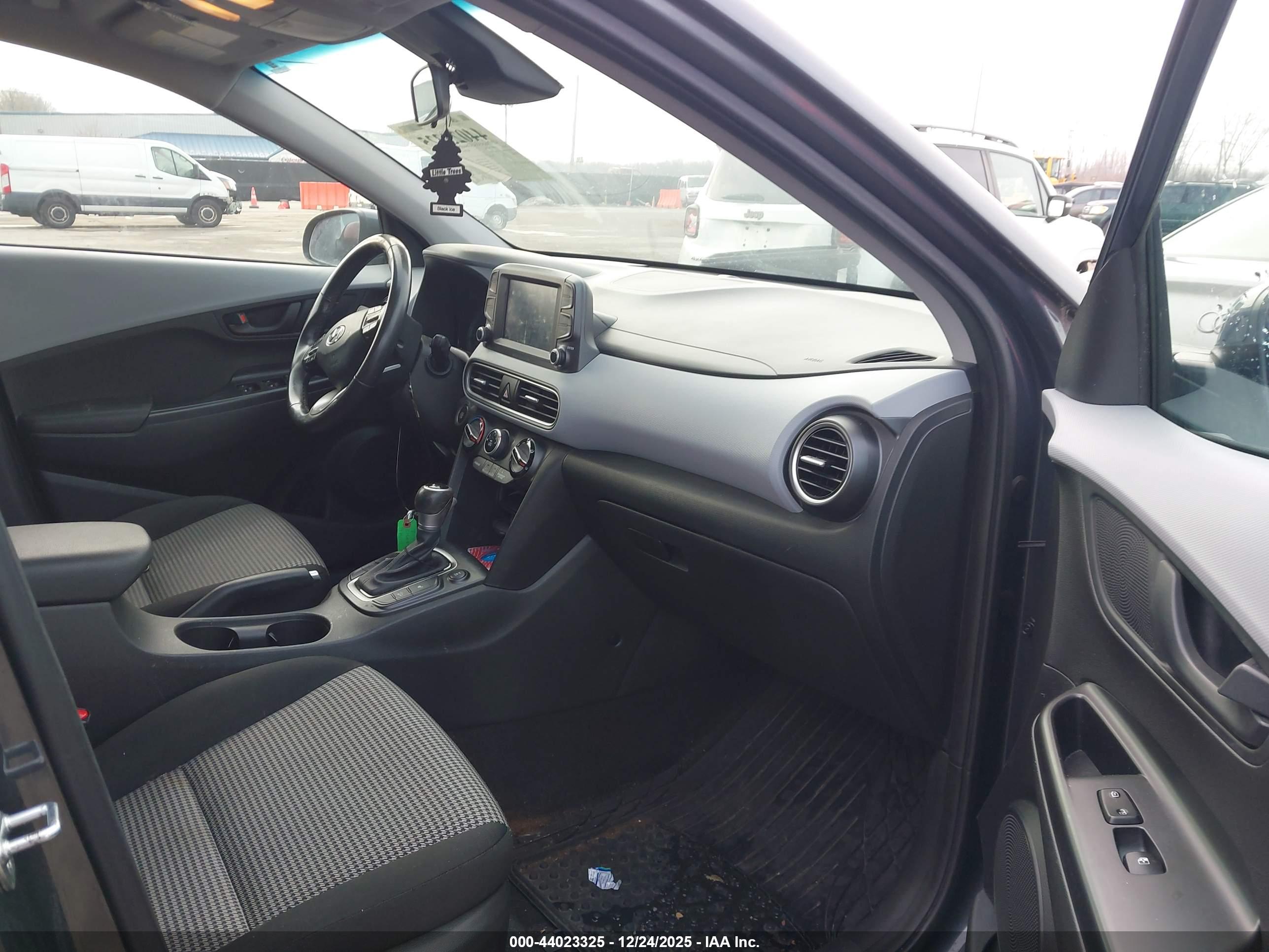 HYUNDAI KONA image 5