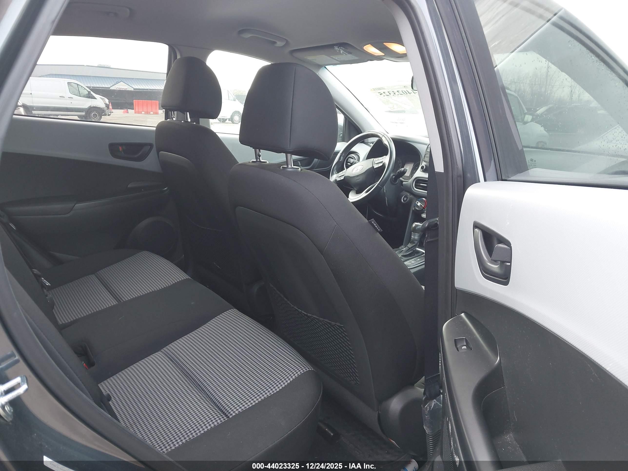 HYUNDAI KONA image 8