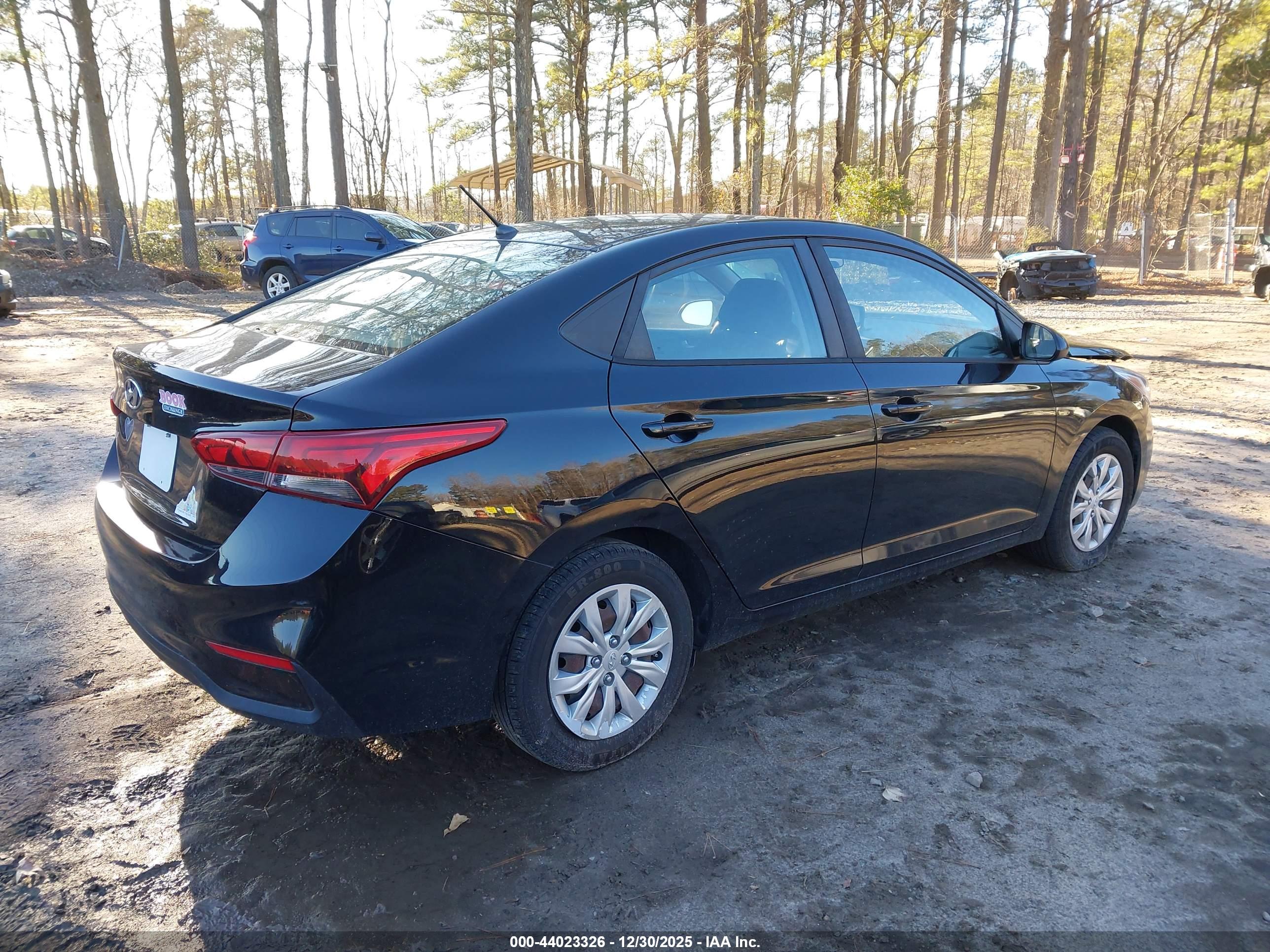 HYUNDAI ACCENT image 4