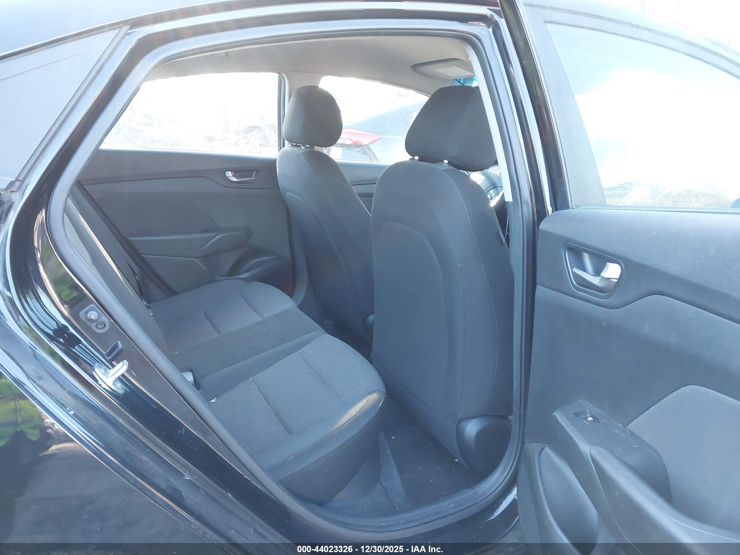 HYUNDAI ACCENT image 8