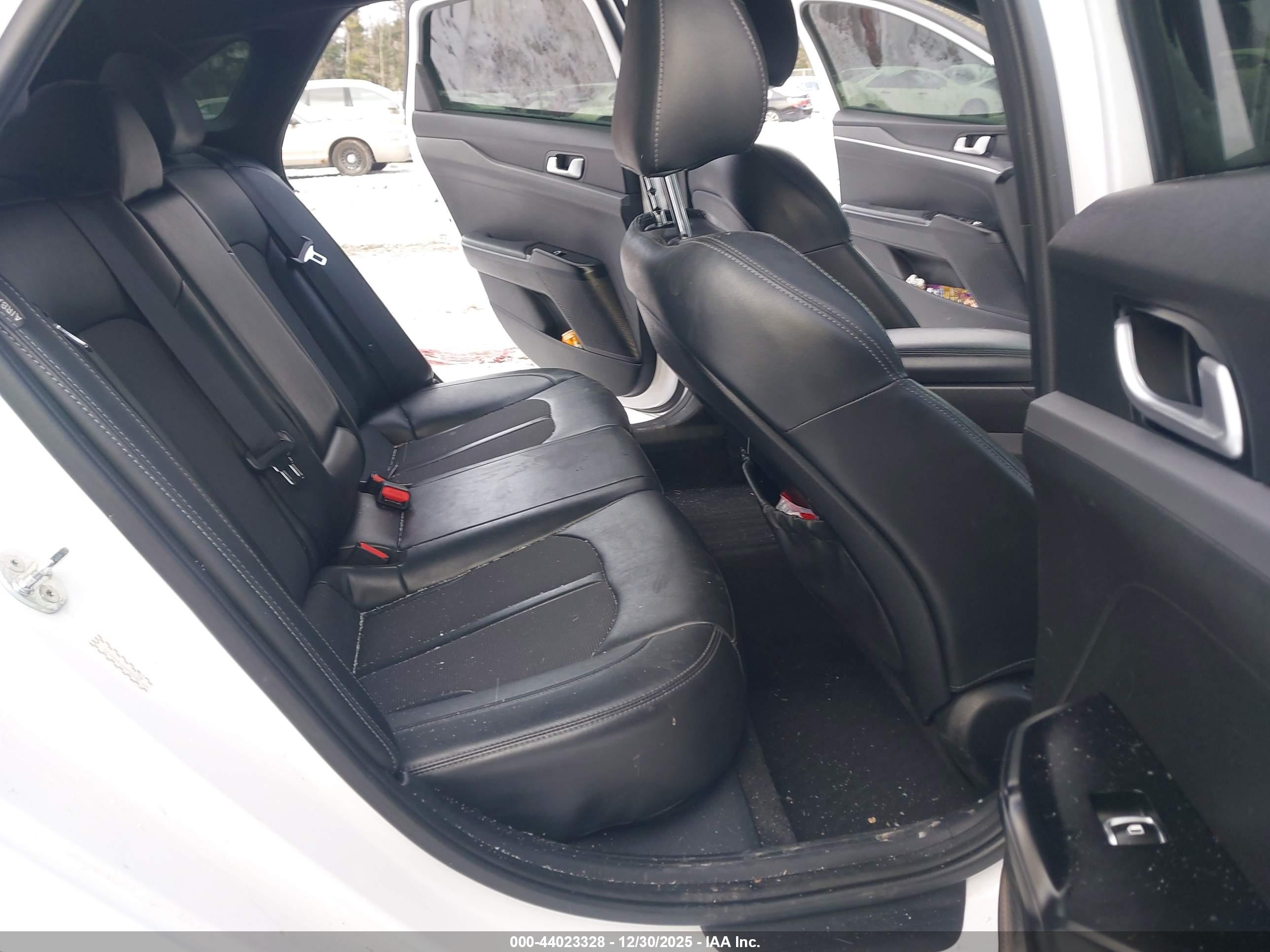 KIA K5 image 8