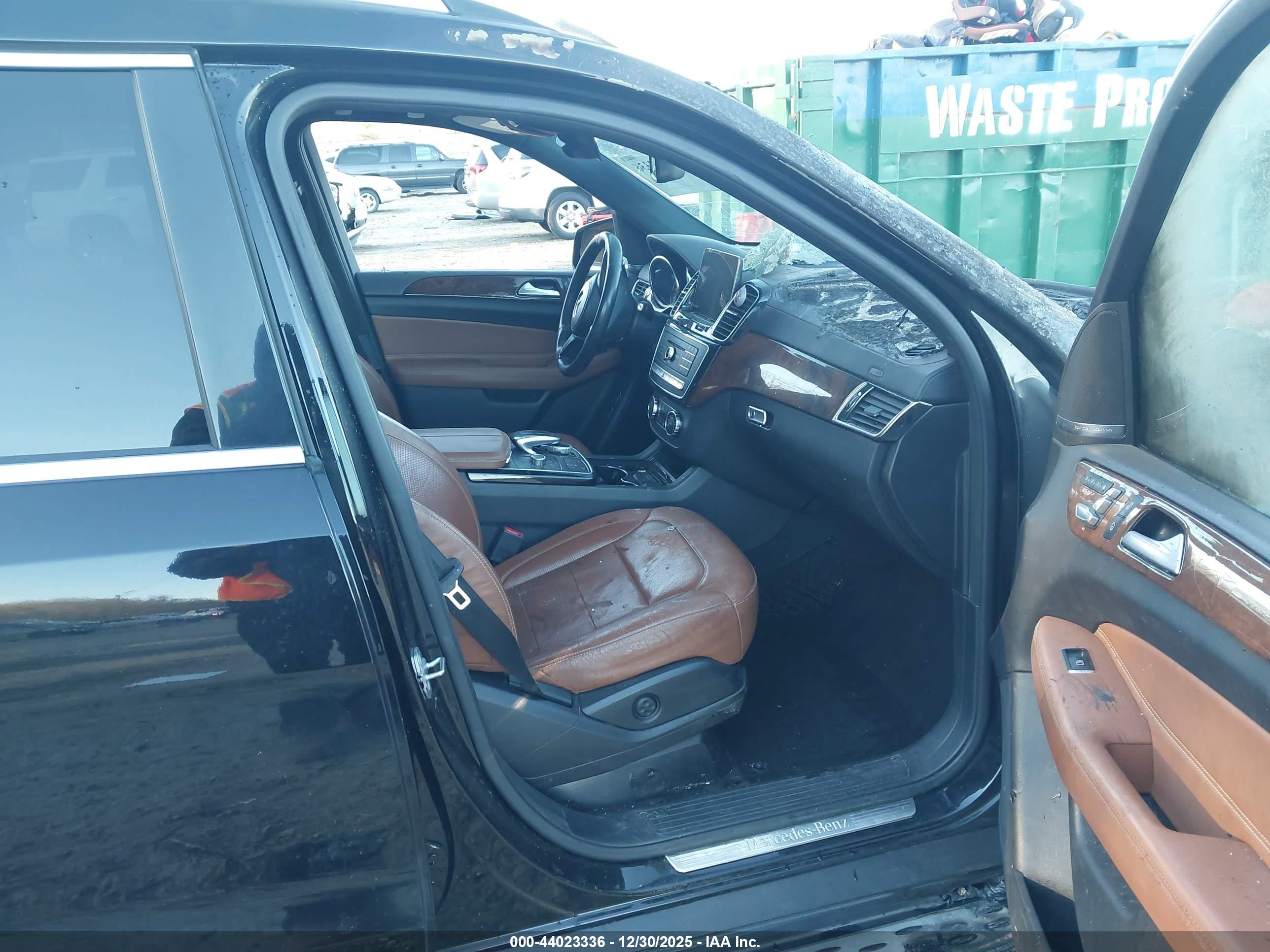 MERCEDES-BENZ GLS image 5