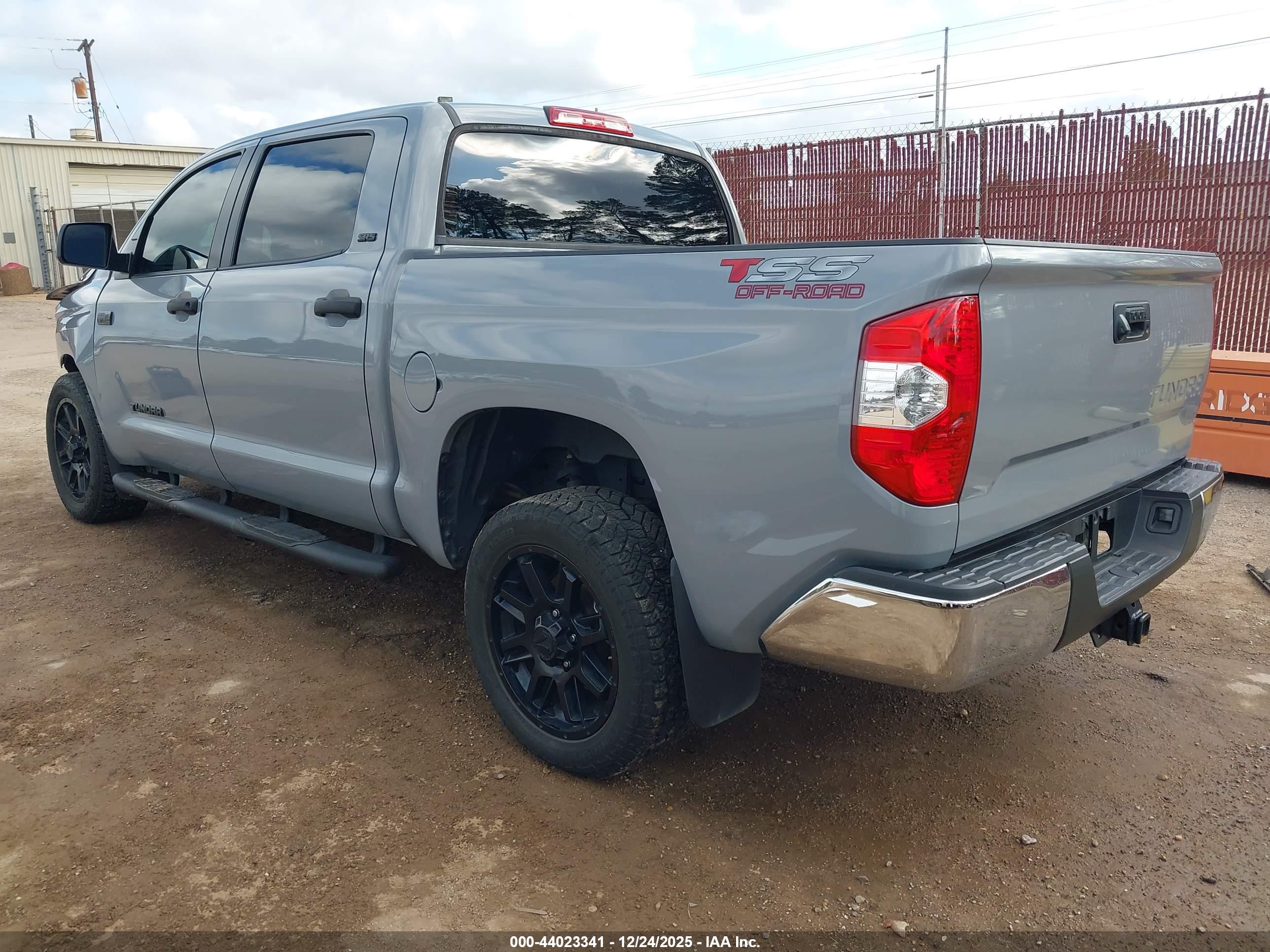 TOYOTA TUNDRA image 3