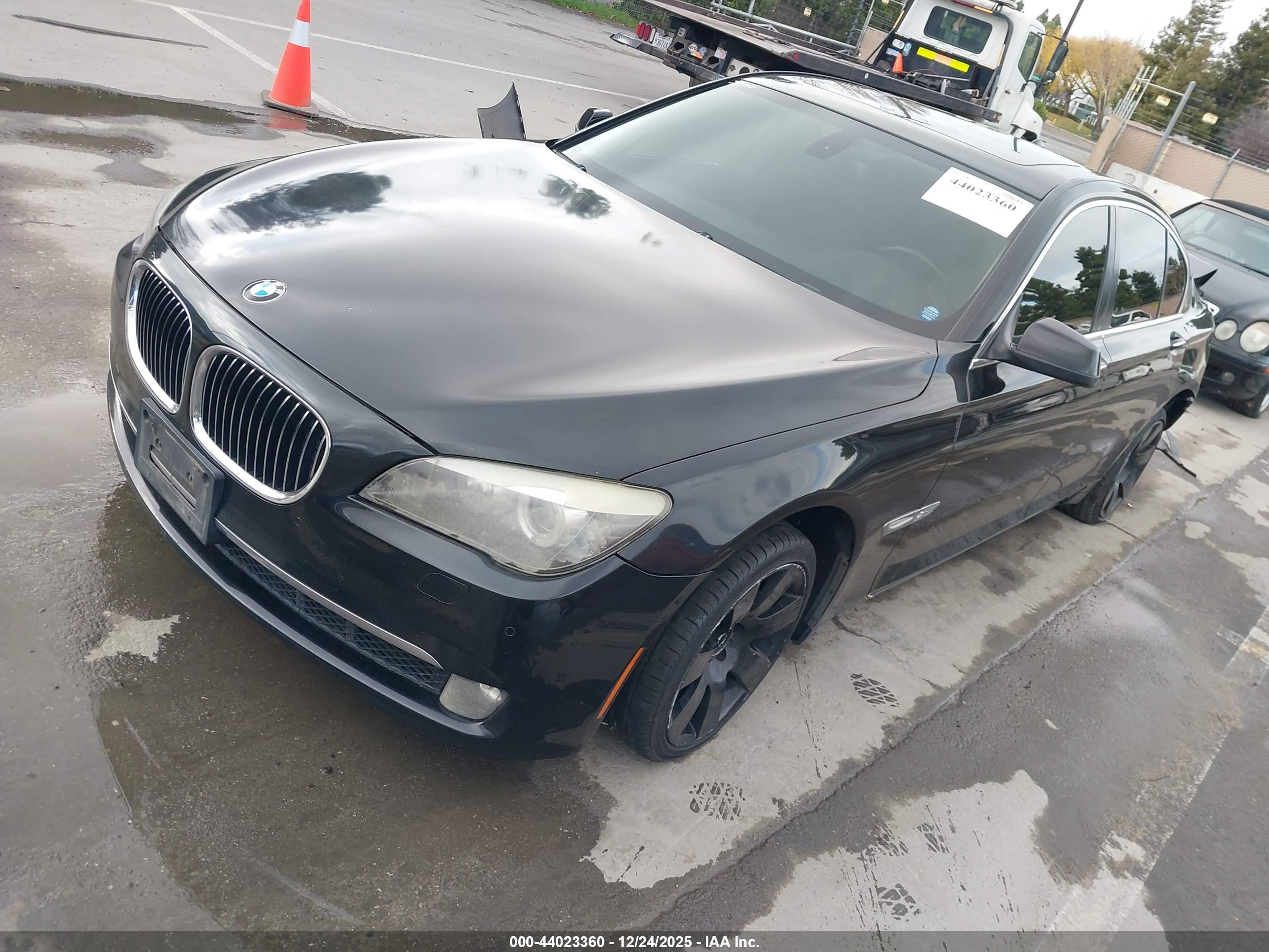 BMW 750I image 2