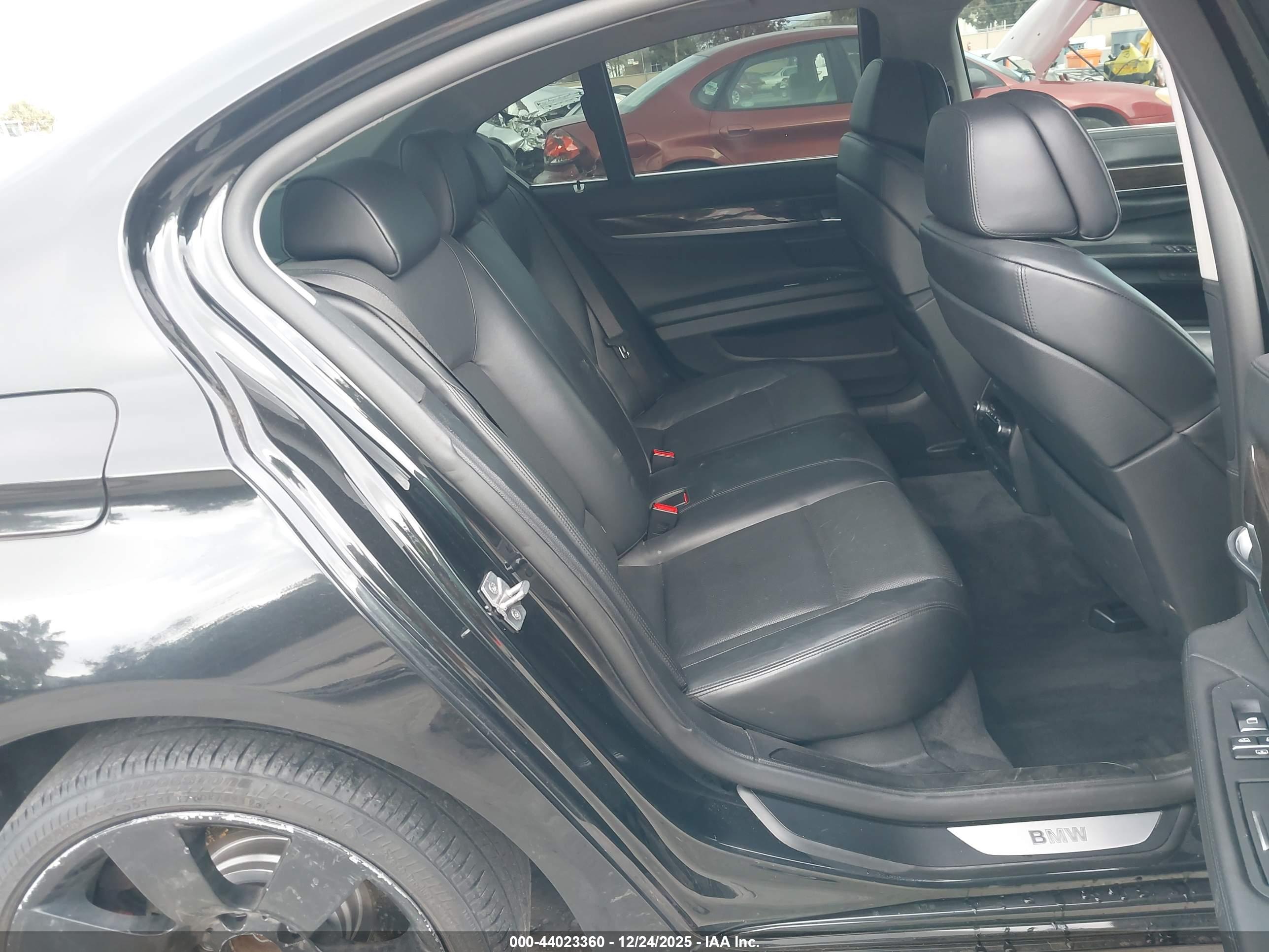 BMW 750I image 8