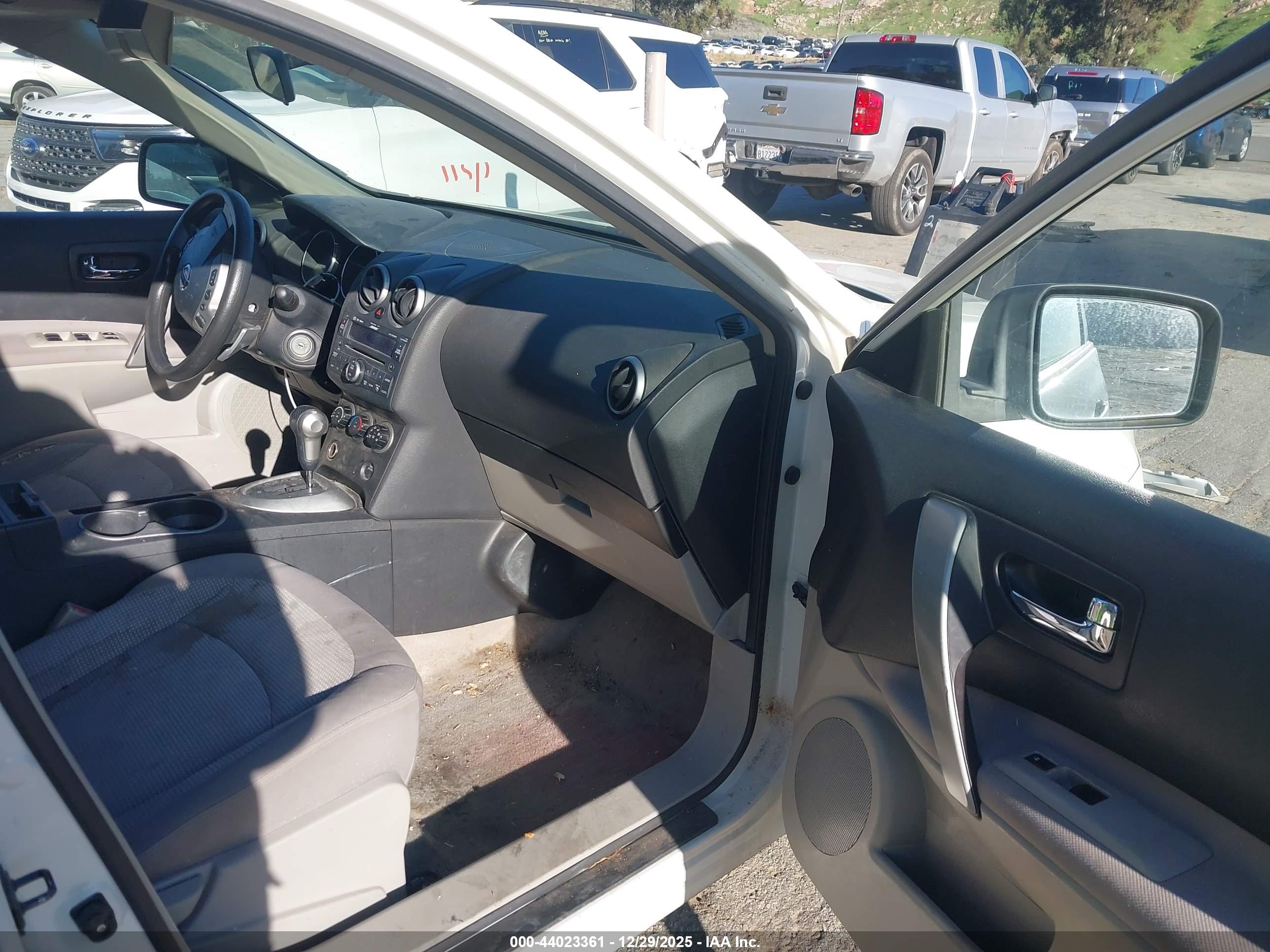 NISSAN ROGUE image 5