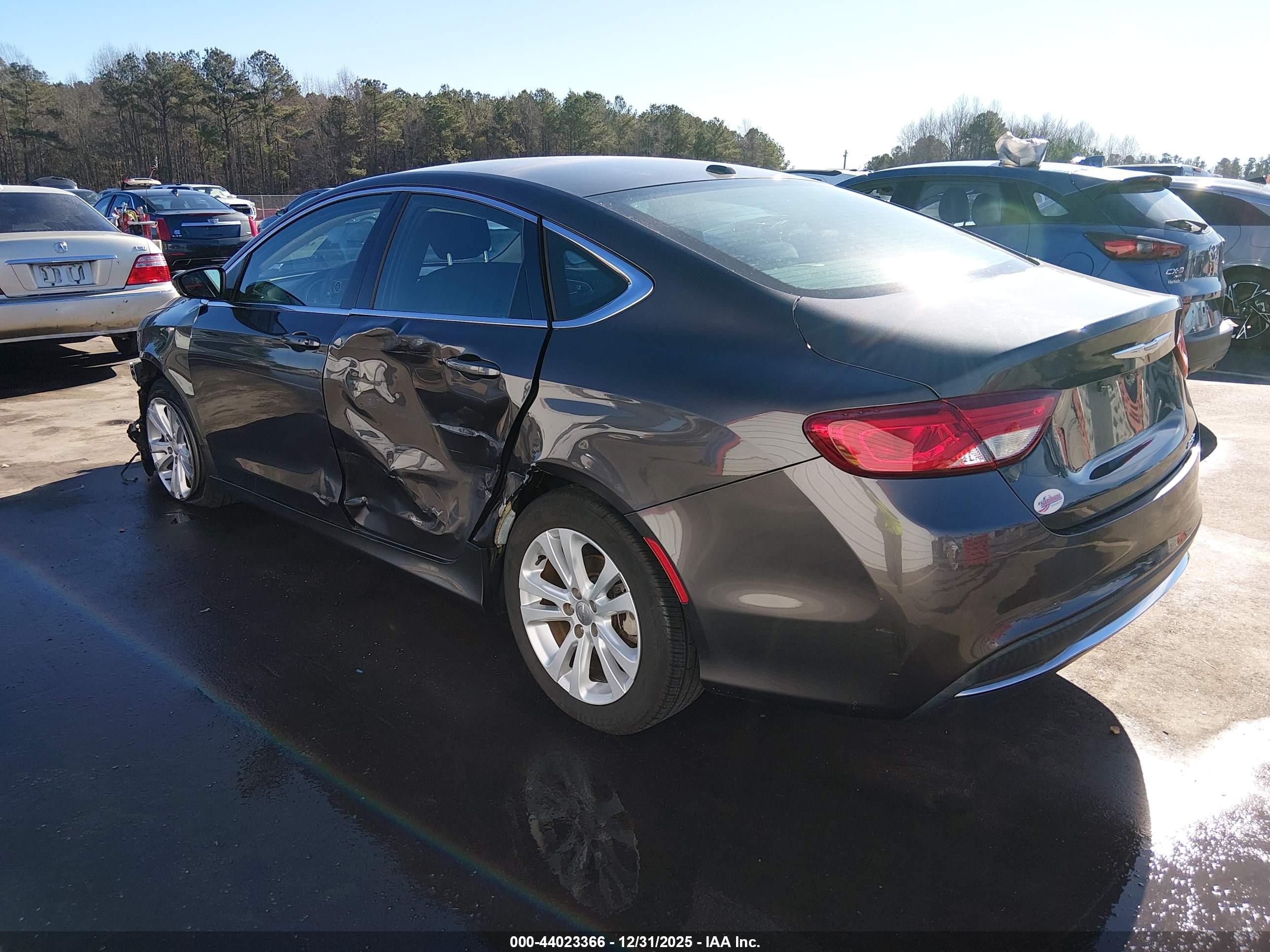 CHRYSLER 200 image 3