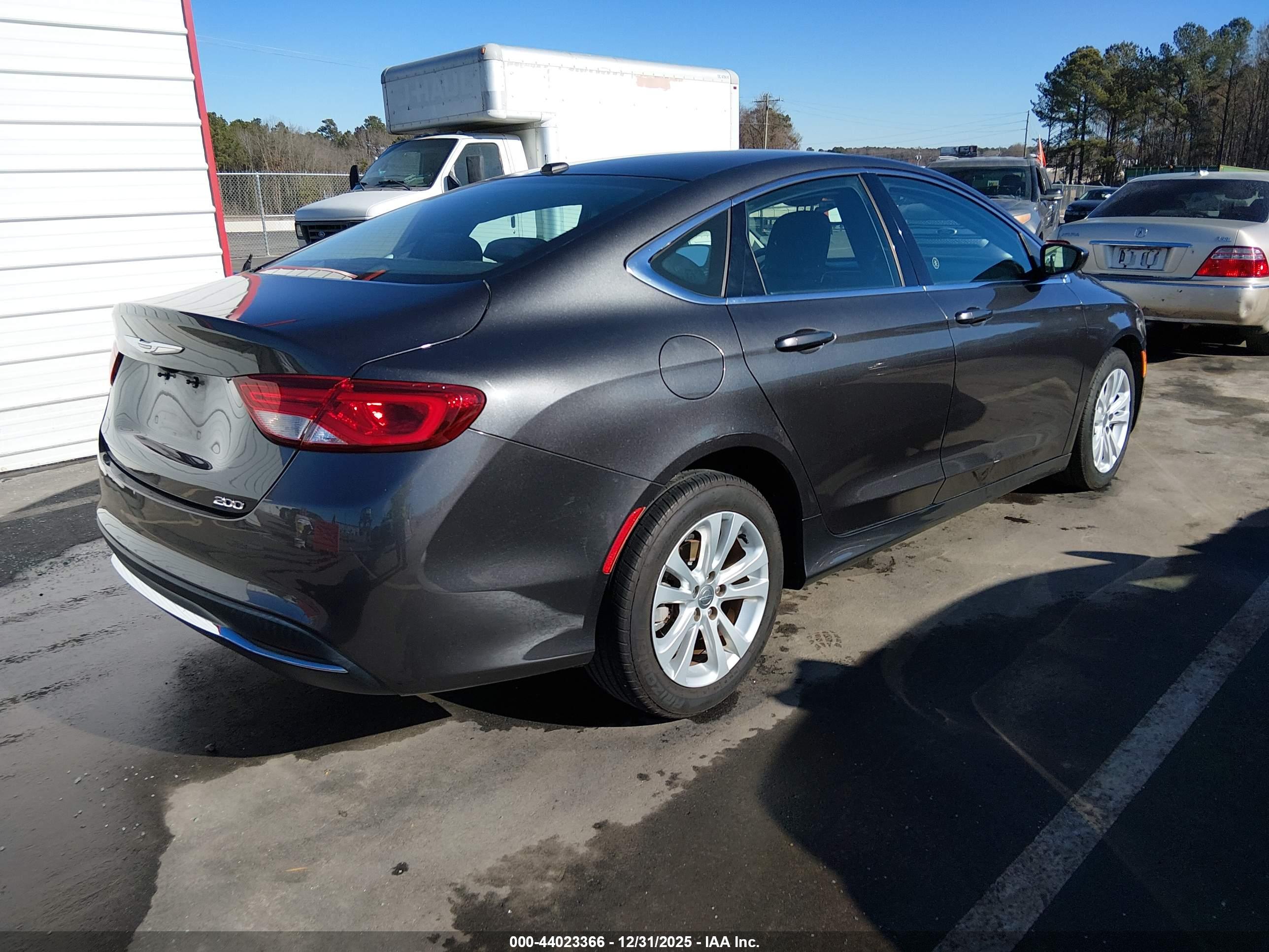 CHRYSLER 200 image 4