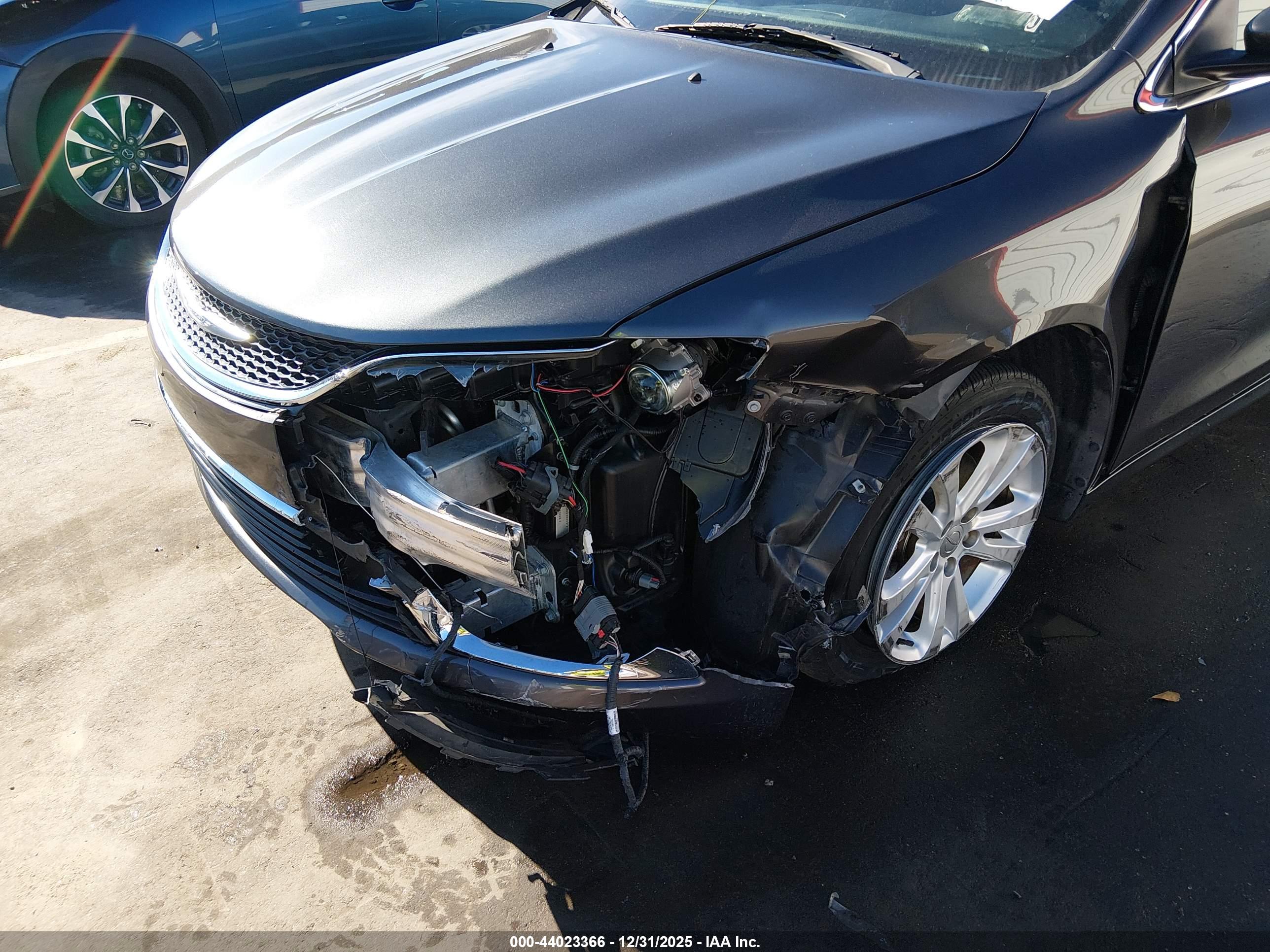 CHRYSLER 200 image 6