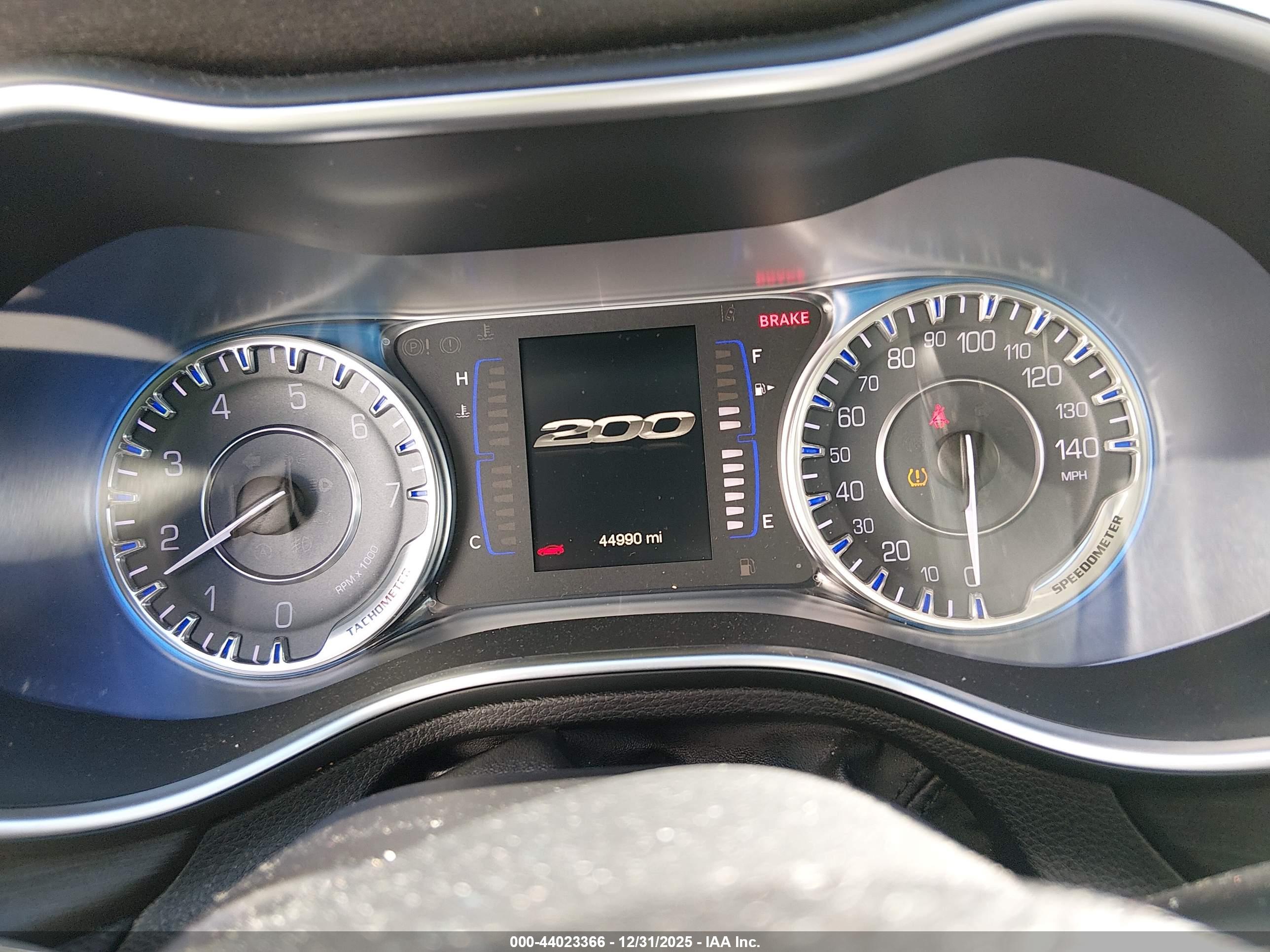 CHRYSLER 200 image 7