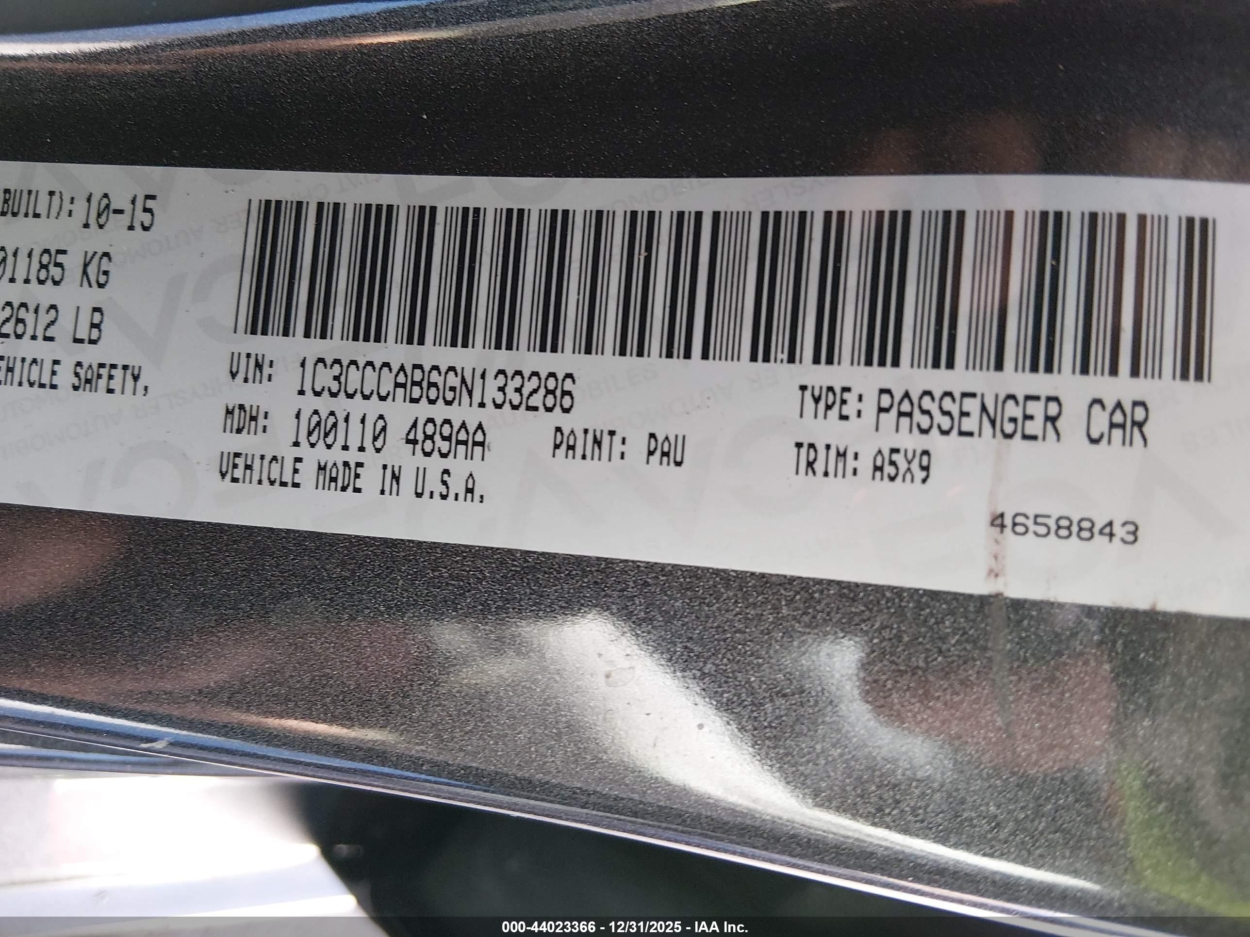 CHRYSLER 200 image 9