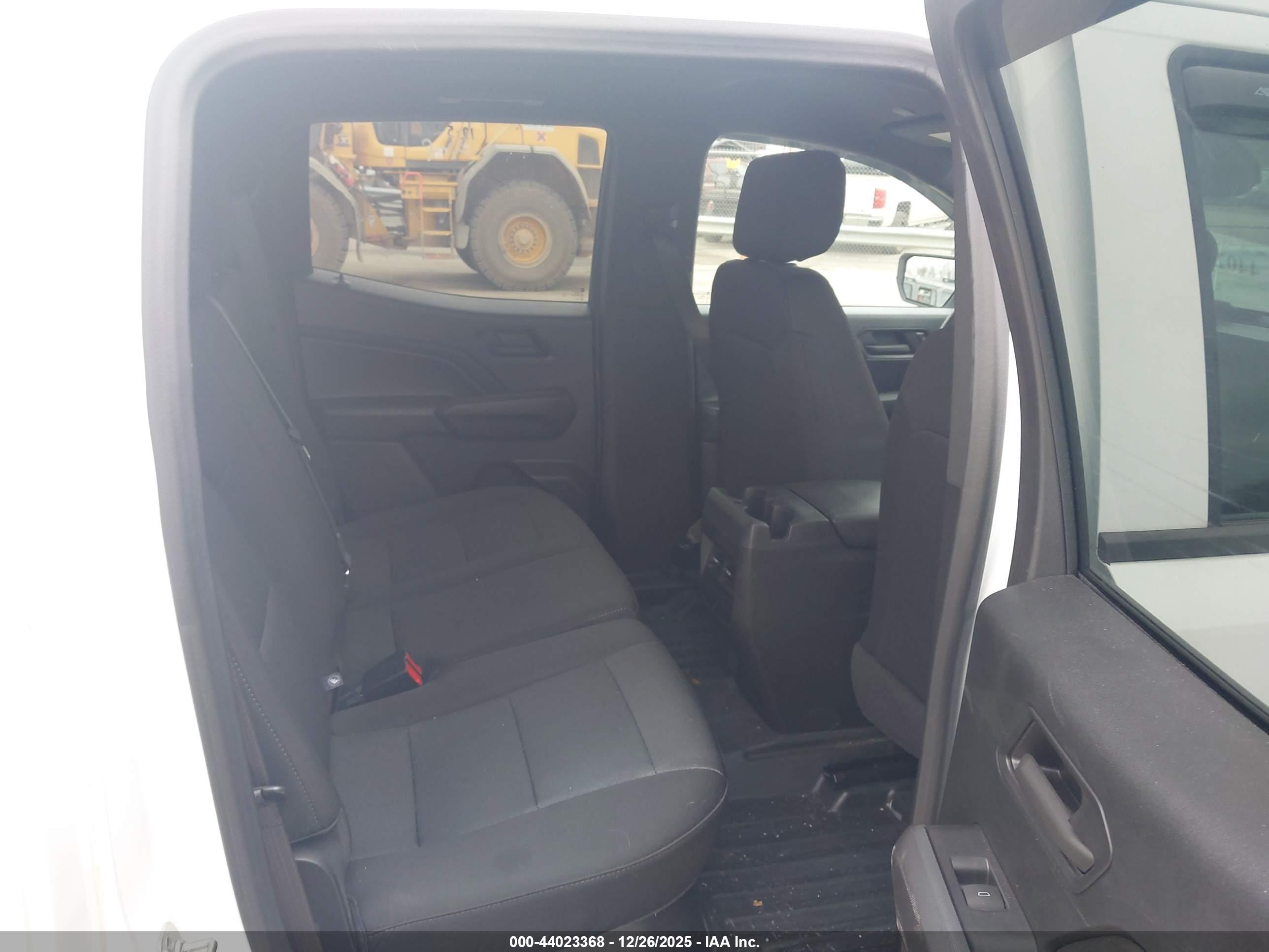 CHEVROLET COLORADO image 8