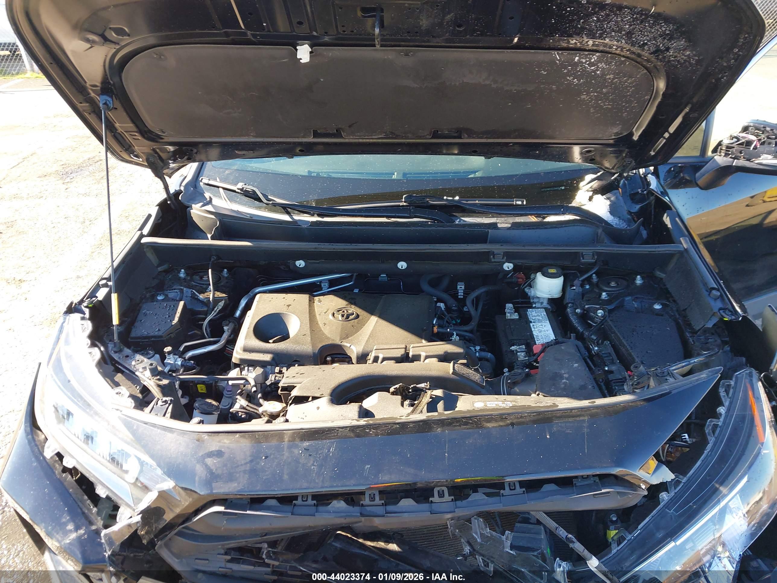 TOYOTA RAV4 image 10