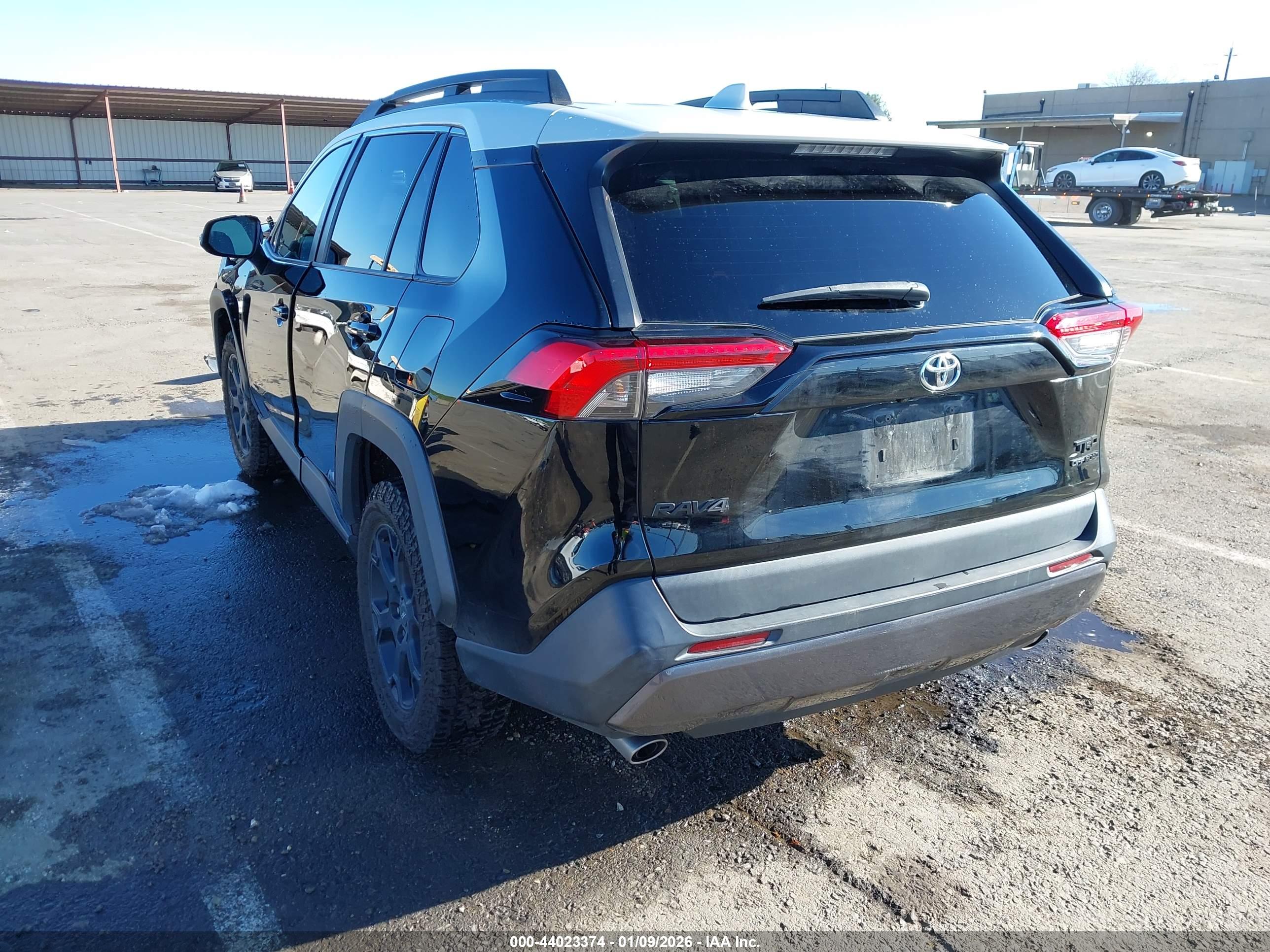 TOYOTA RAV4 image 3