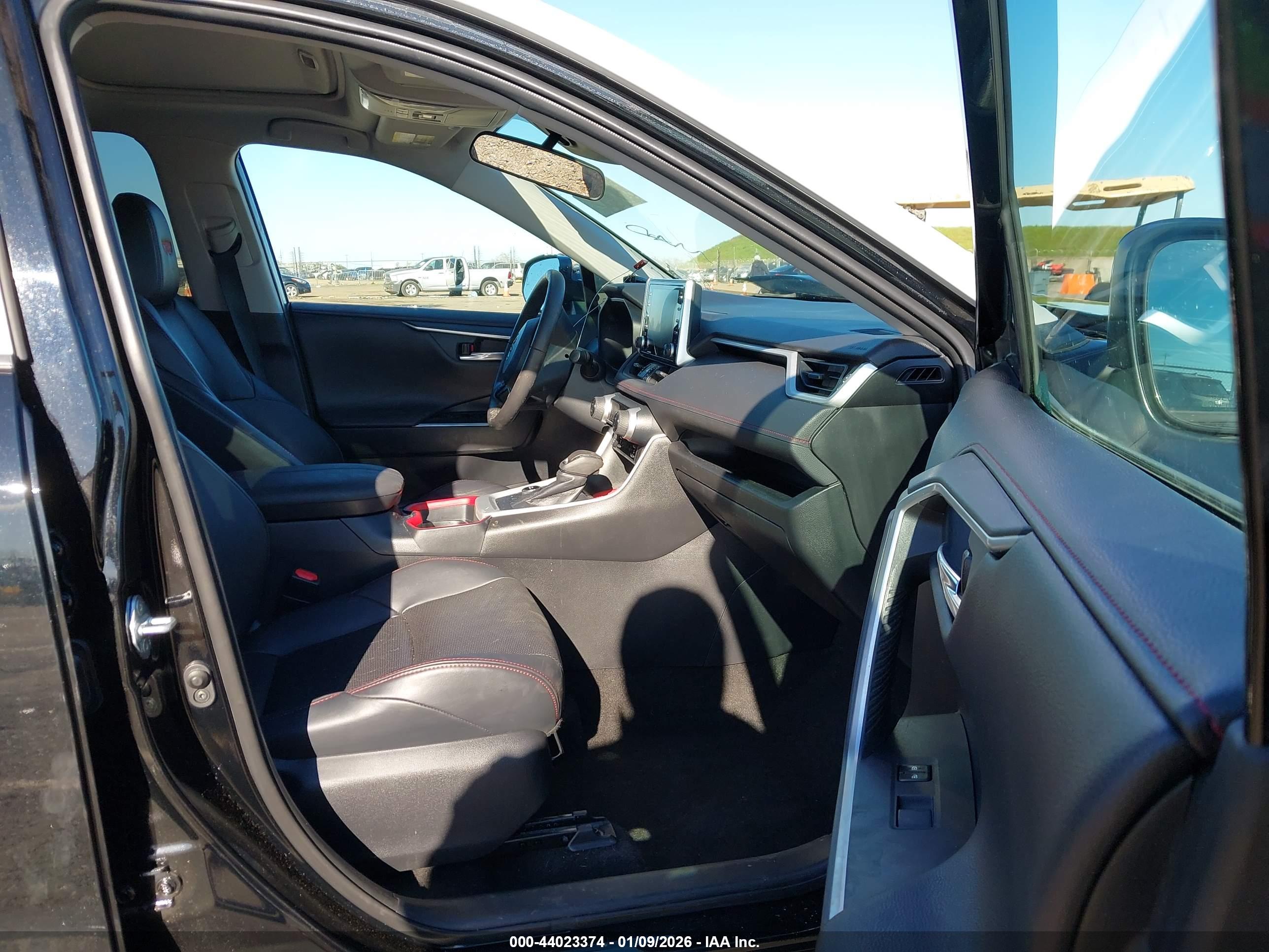 TOYOTA RAV4 image 5