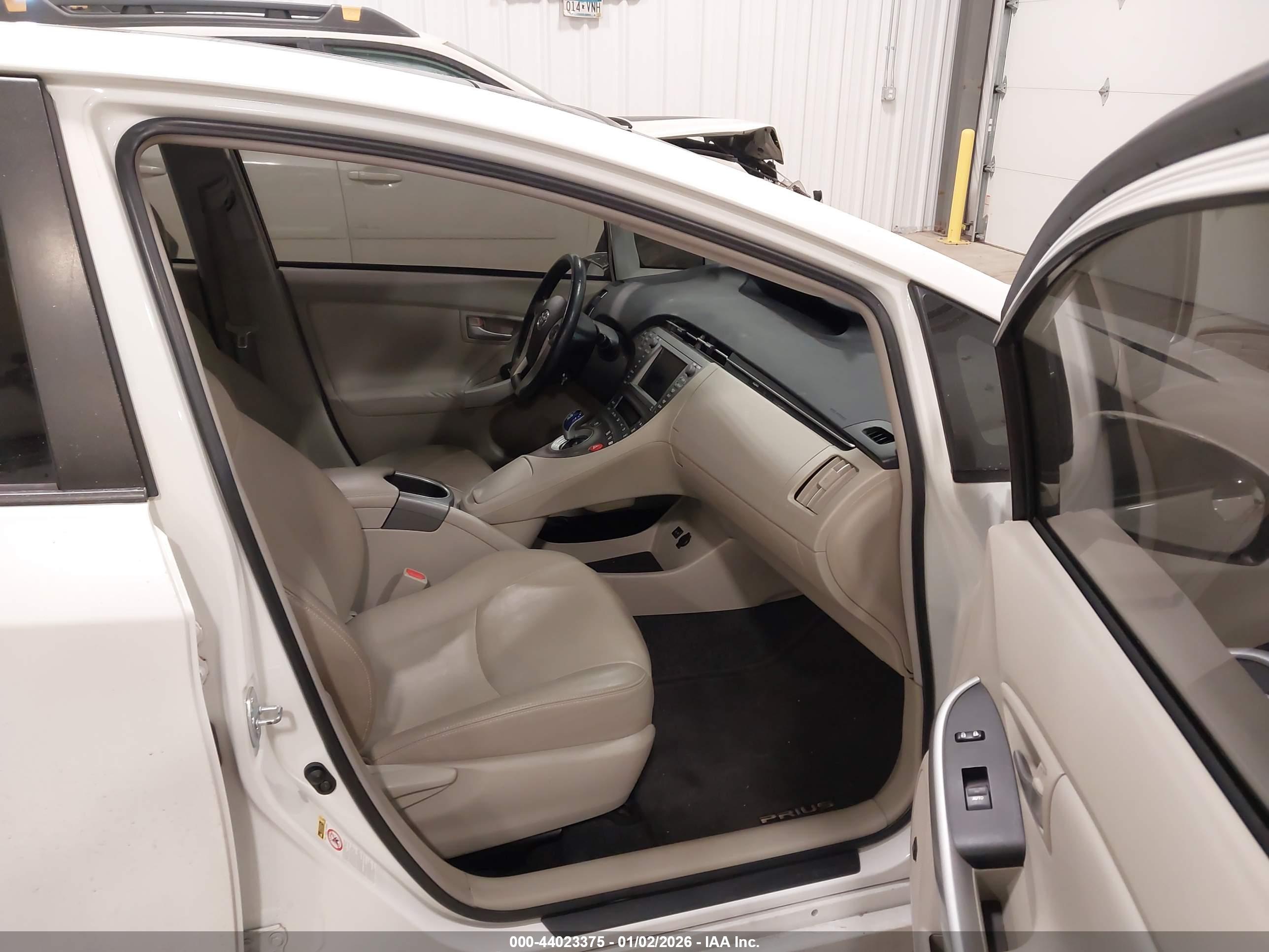 TOYOTA PRIUS image 5