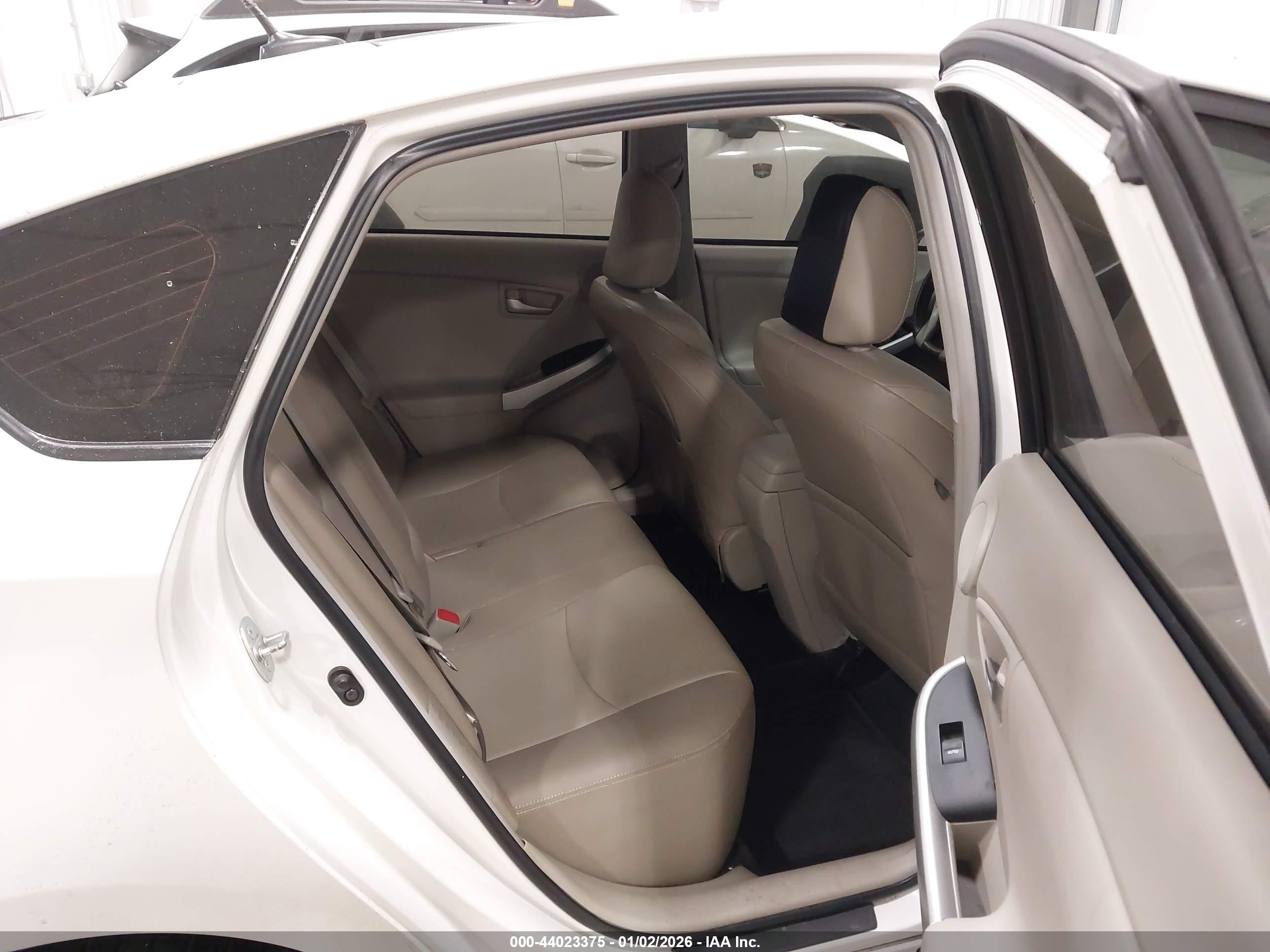 TOYOTA PRIUS image 8