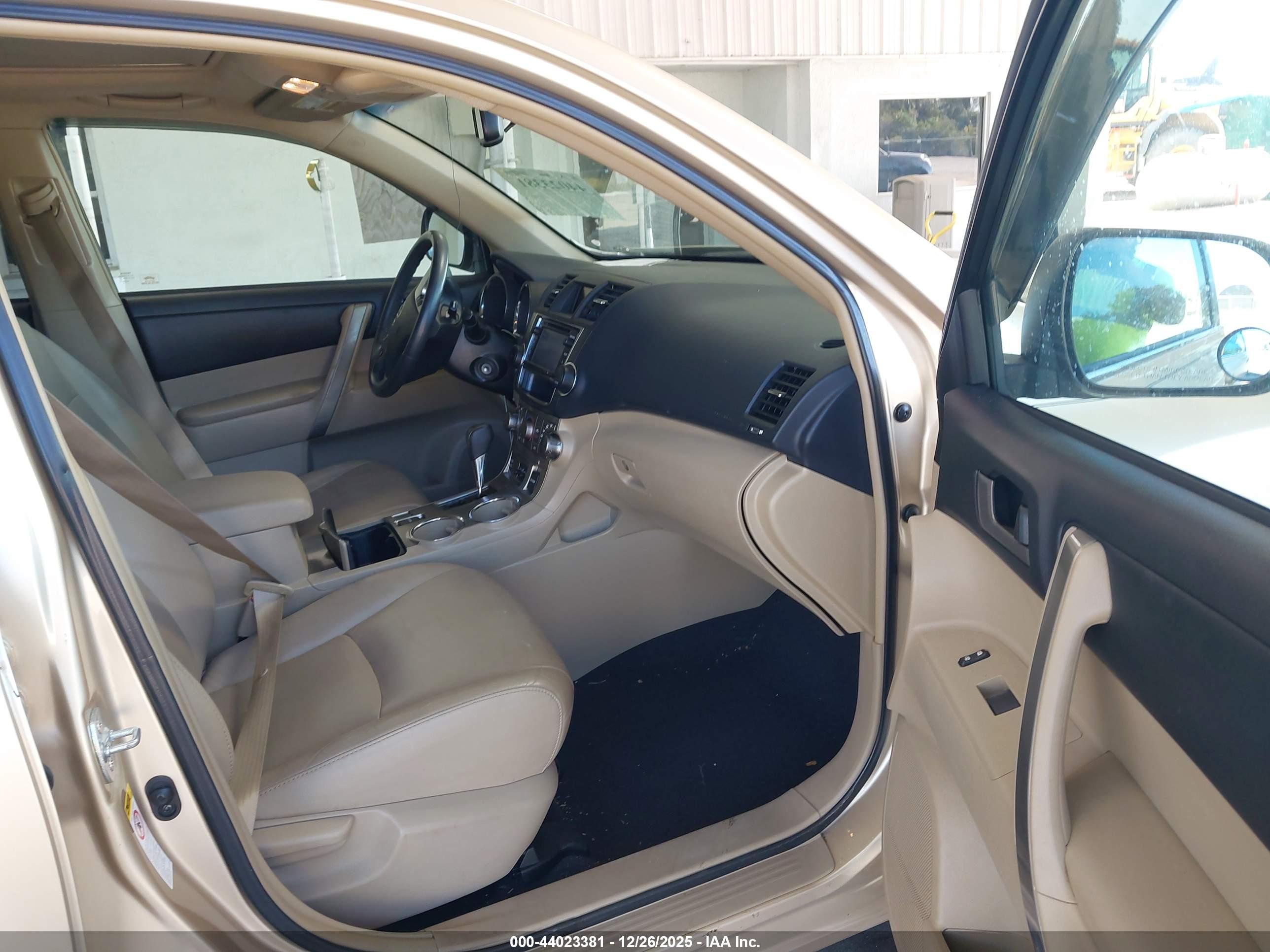 TOYOTA HIGHLANDER image 5