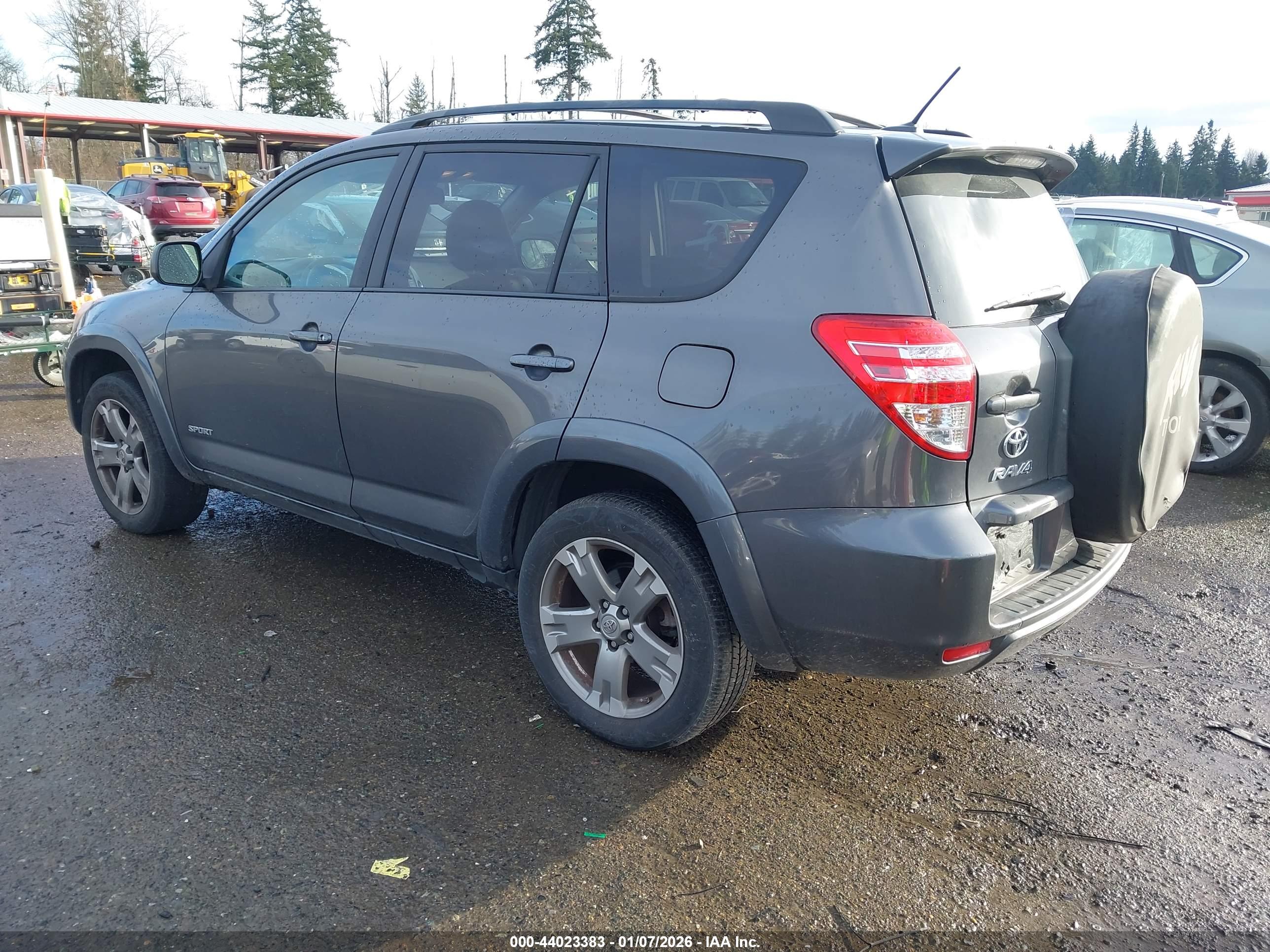TOYOTA RAV4 image 3