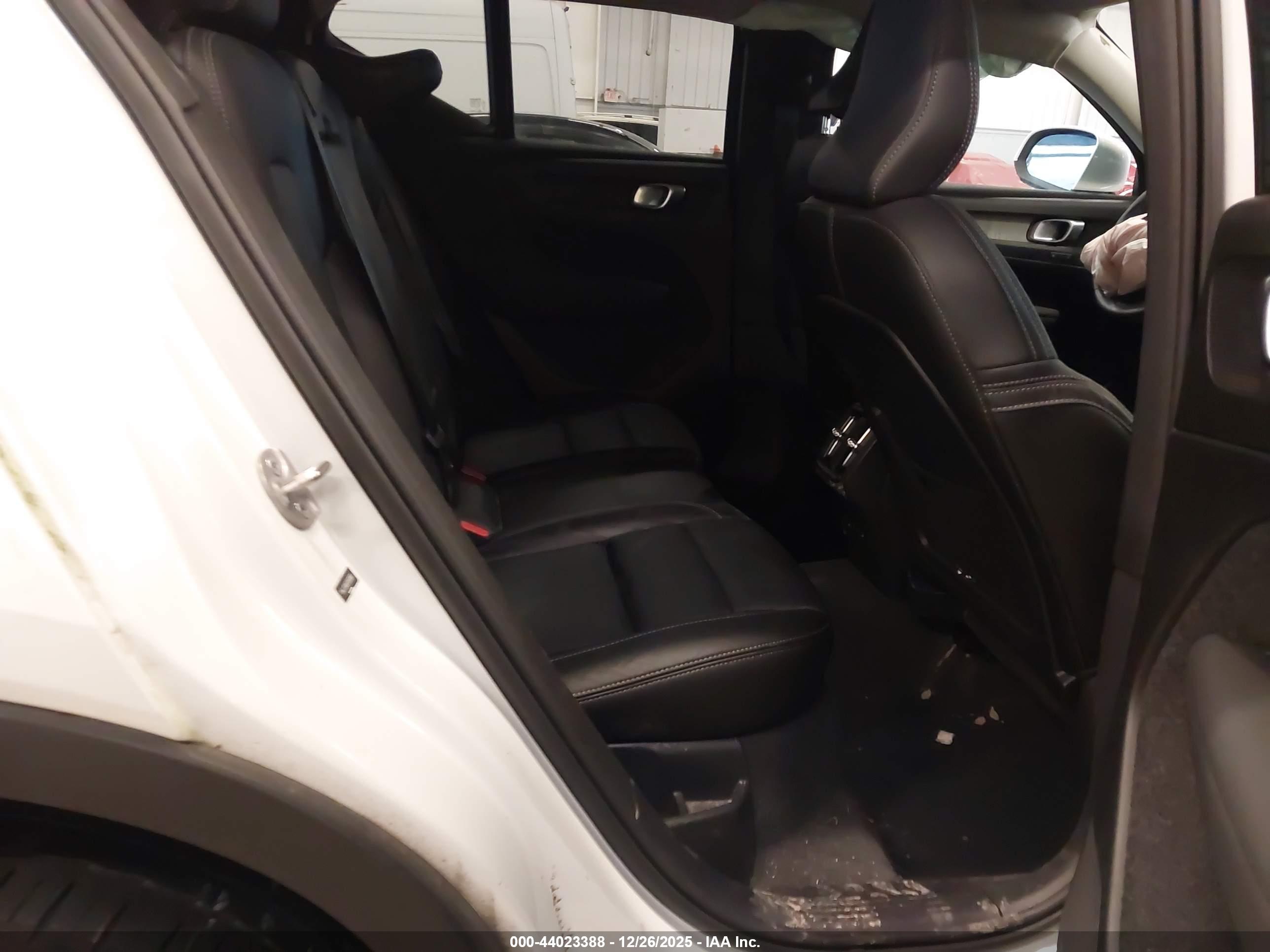 VOLVO XC40 image 8