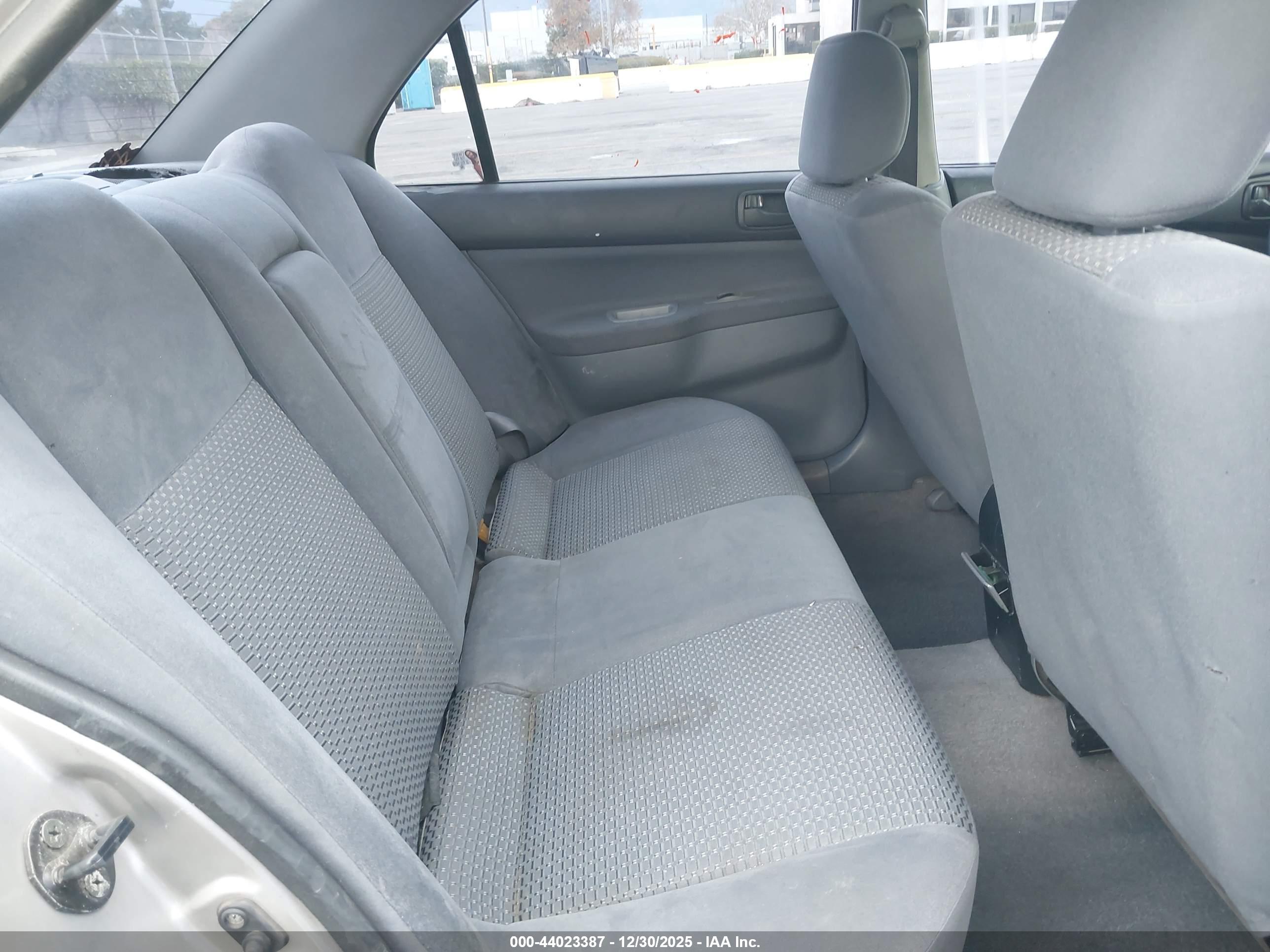 MITSUBISHI LANCER image 8