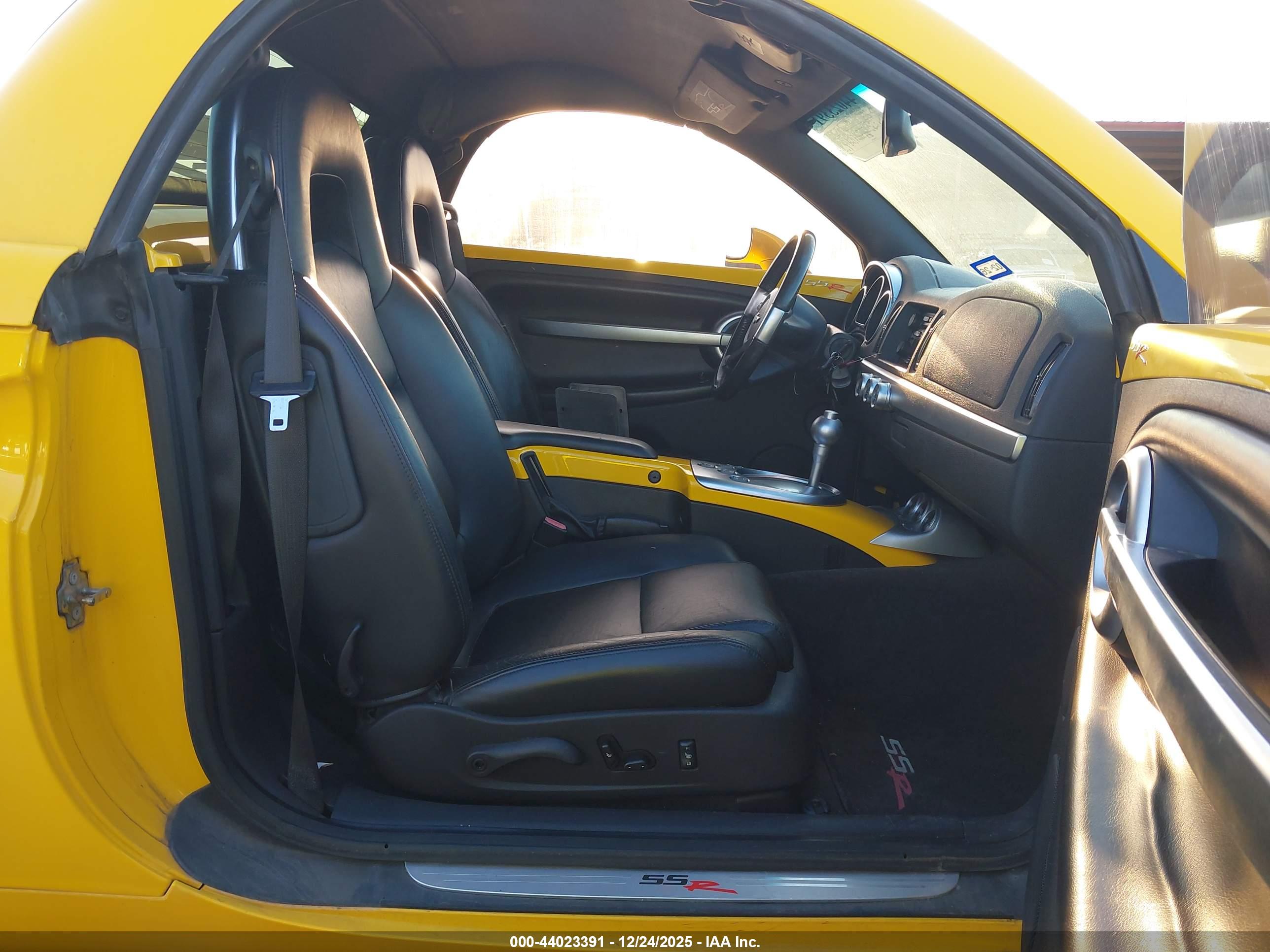 CHEVROLET SSR image 5