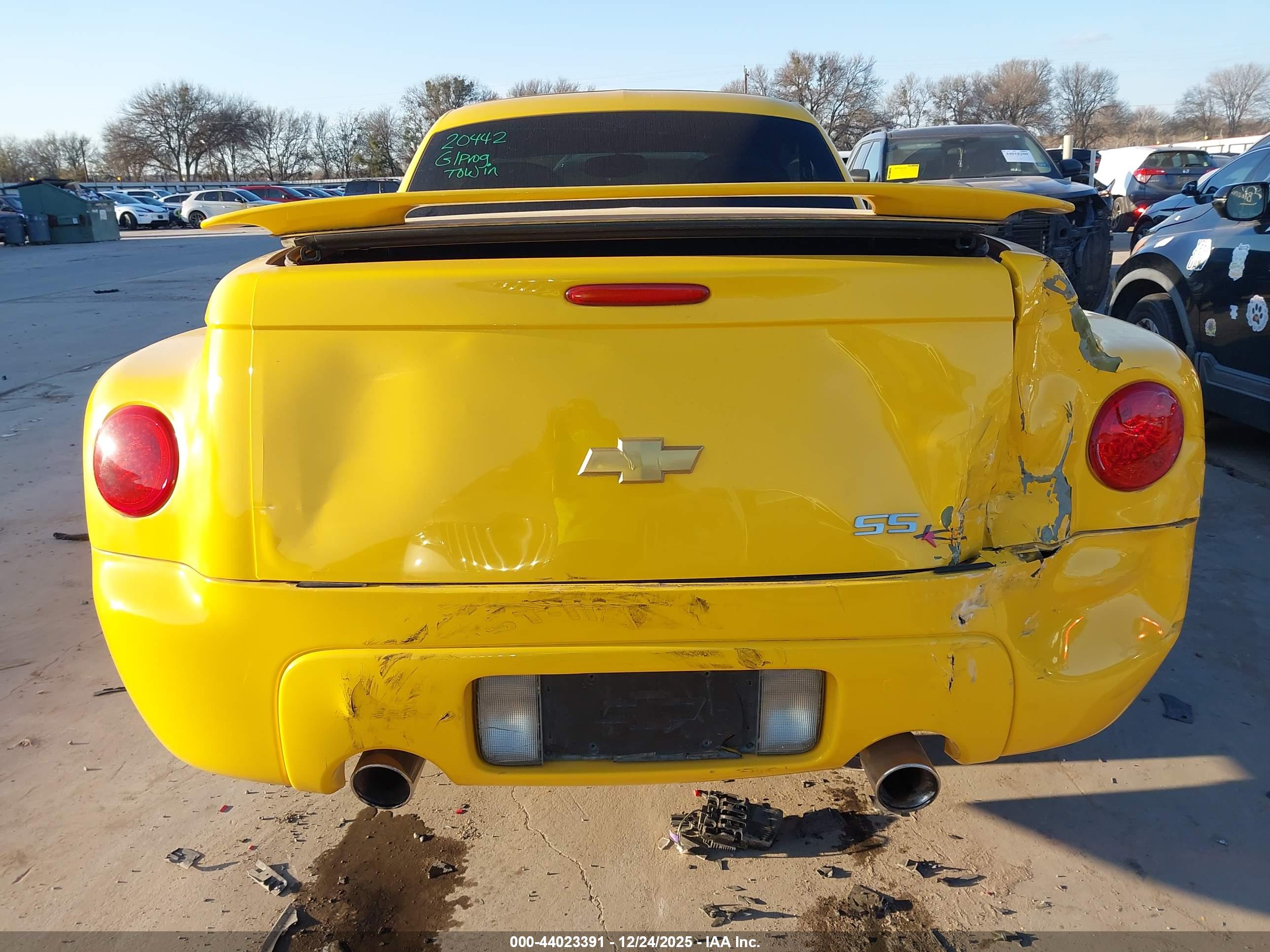 CHEVROLET SSR image 6