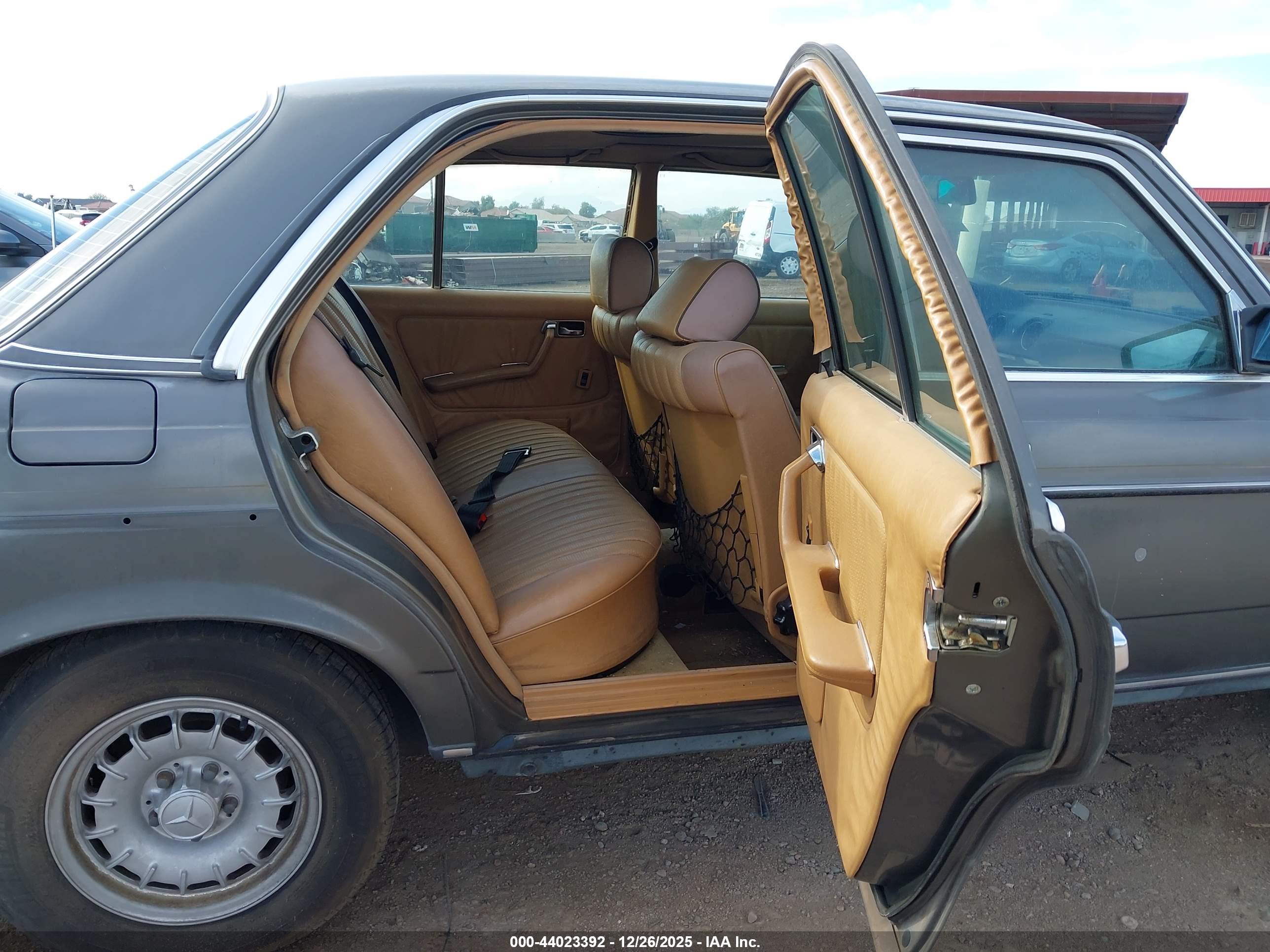 MERCEDES-BENZ 300 image 8