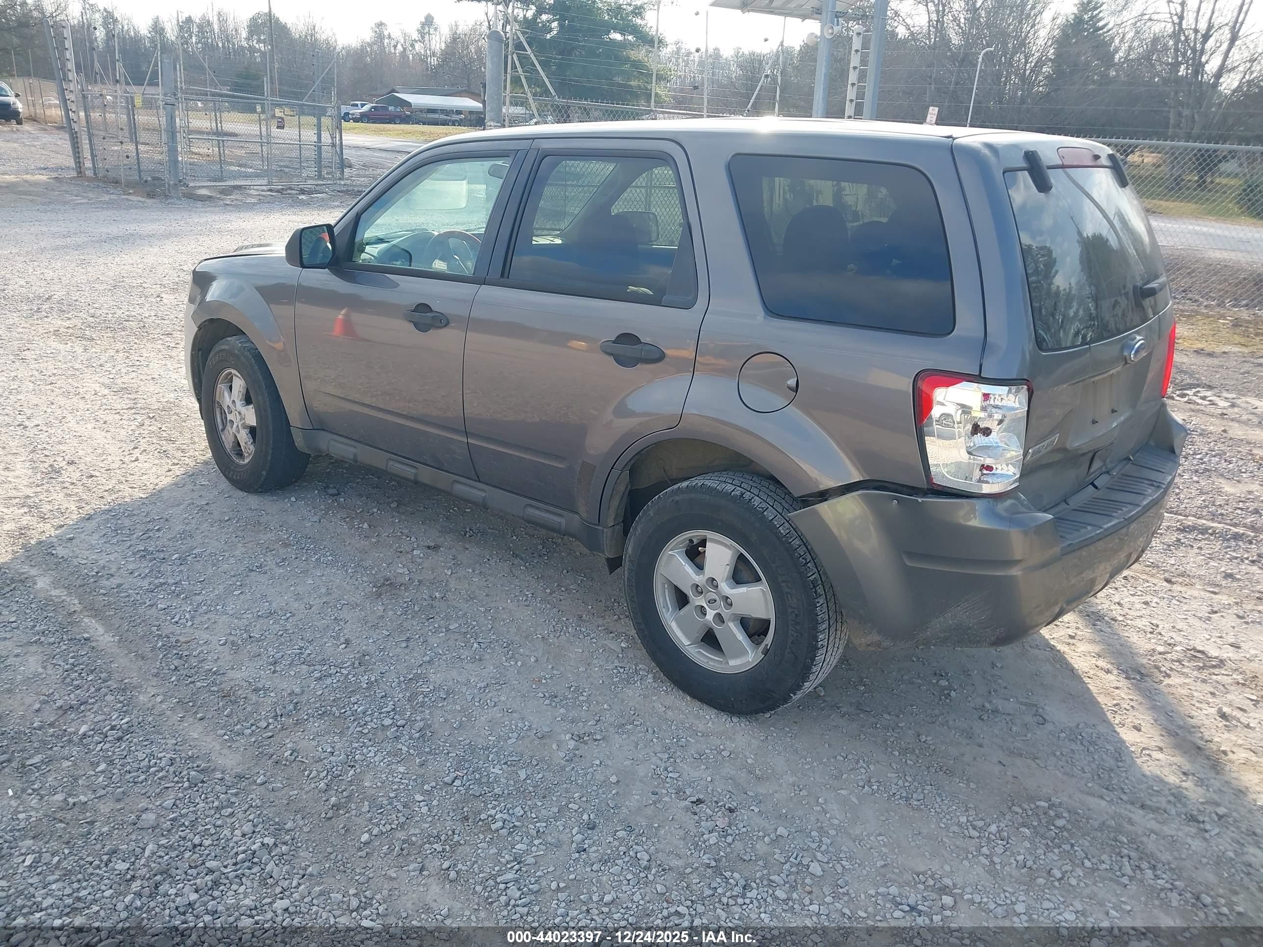 FORD ESCAPE image 3