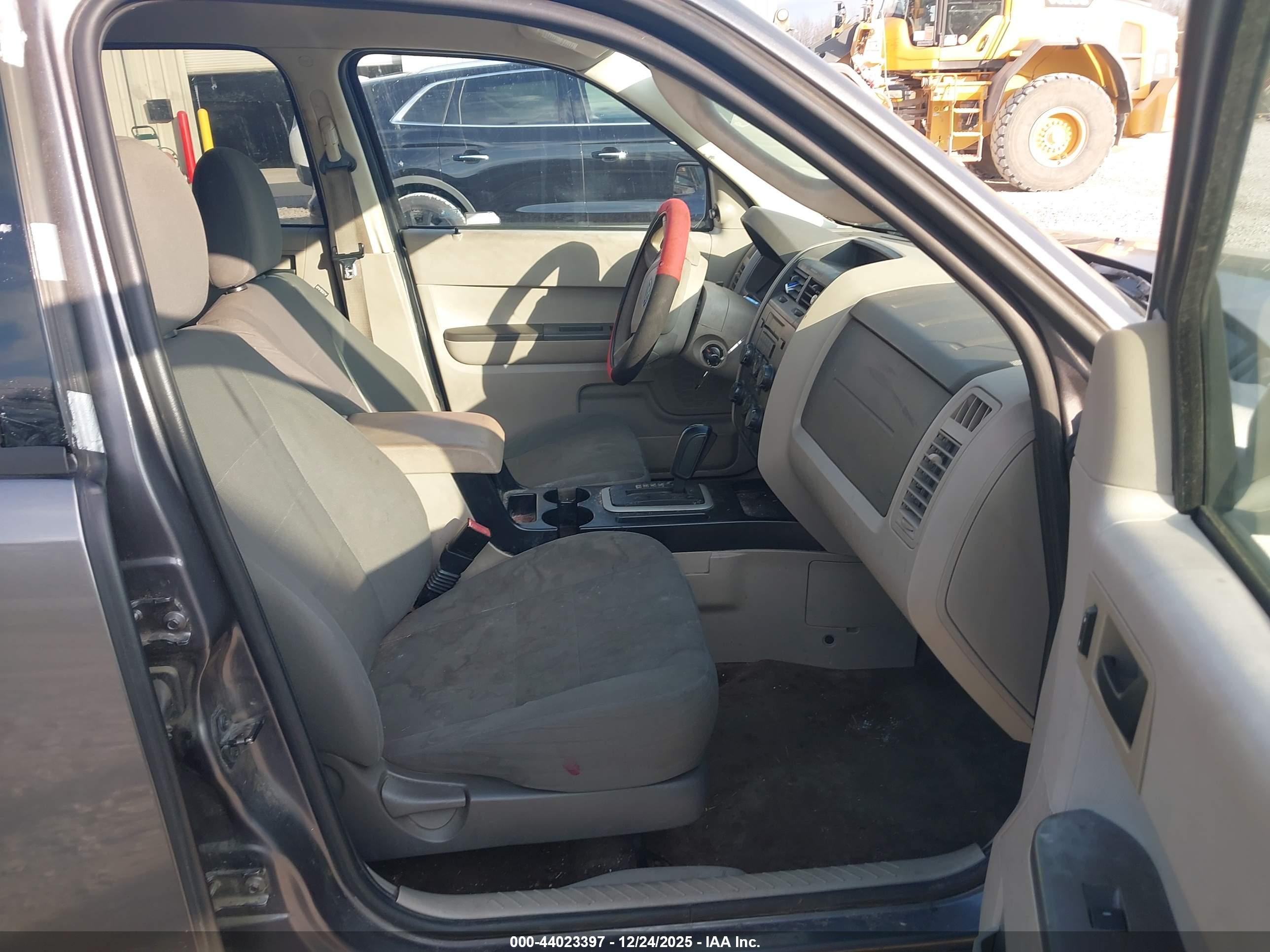 FORD ESCAPE image 5