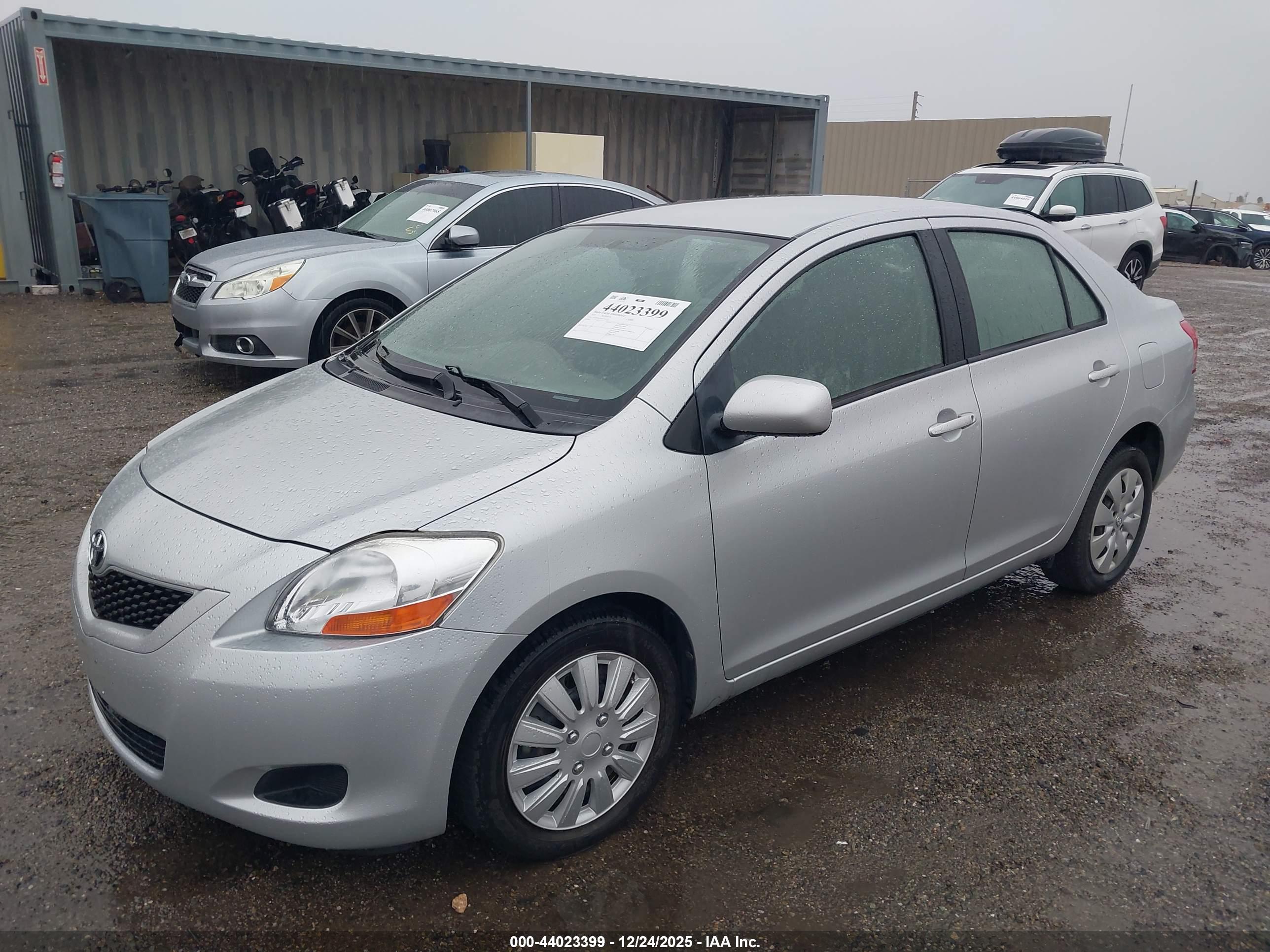 TOYOTA YARIS image 2