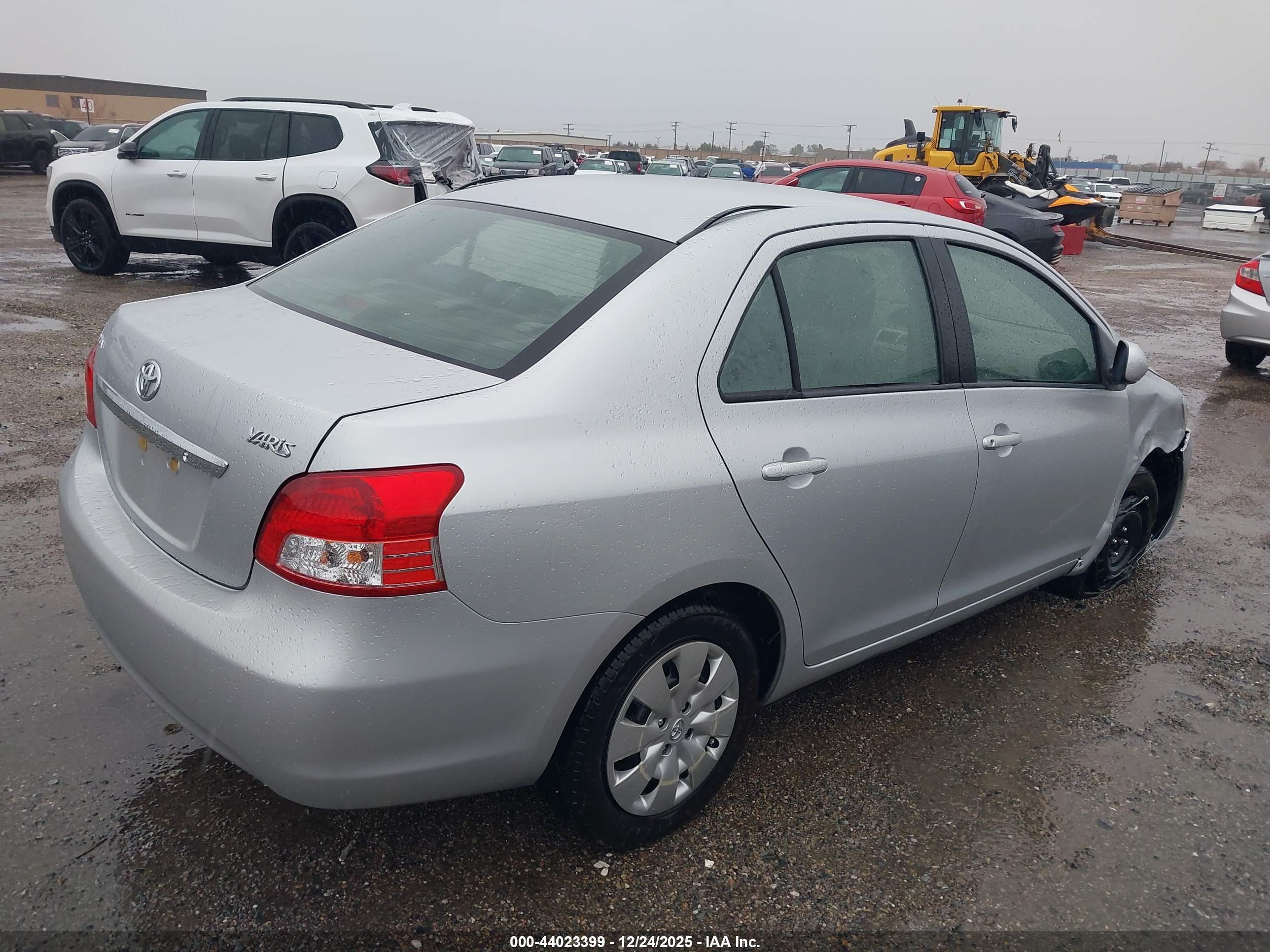 TOYOTA YARIS image 4