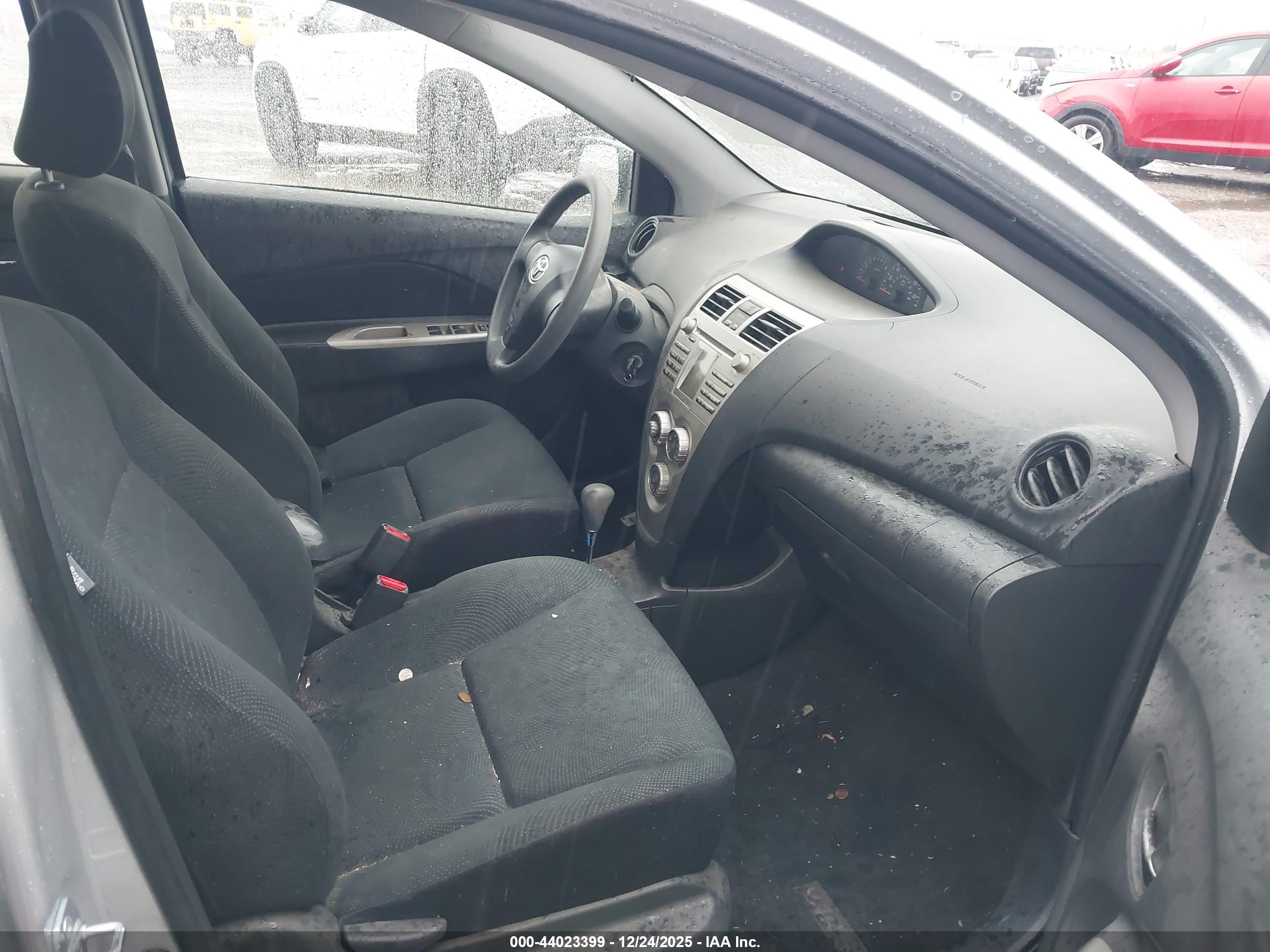 TOYOTA YARIS image 5