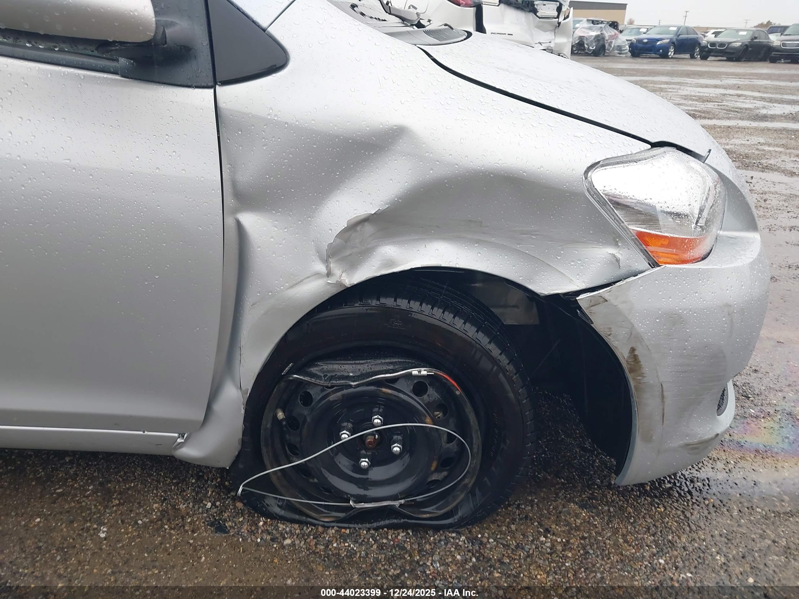 TOYOTA YARIS image 6