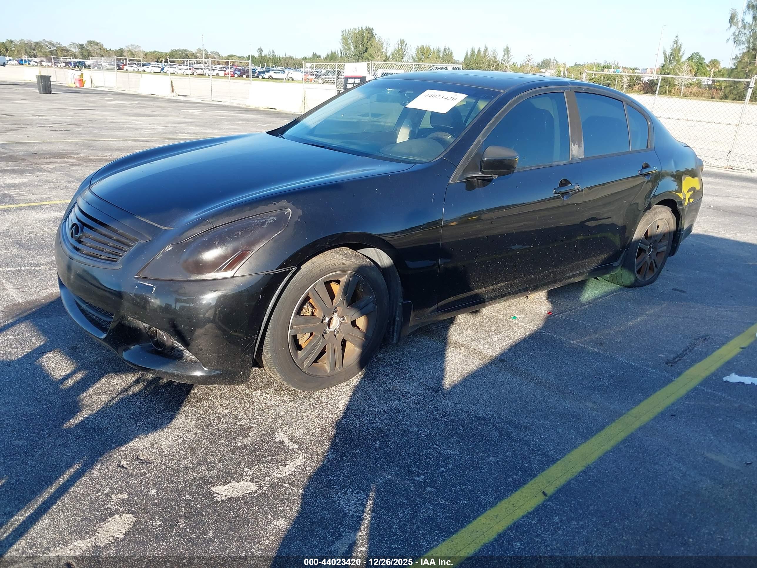 INFINITI G37 image 2