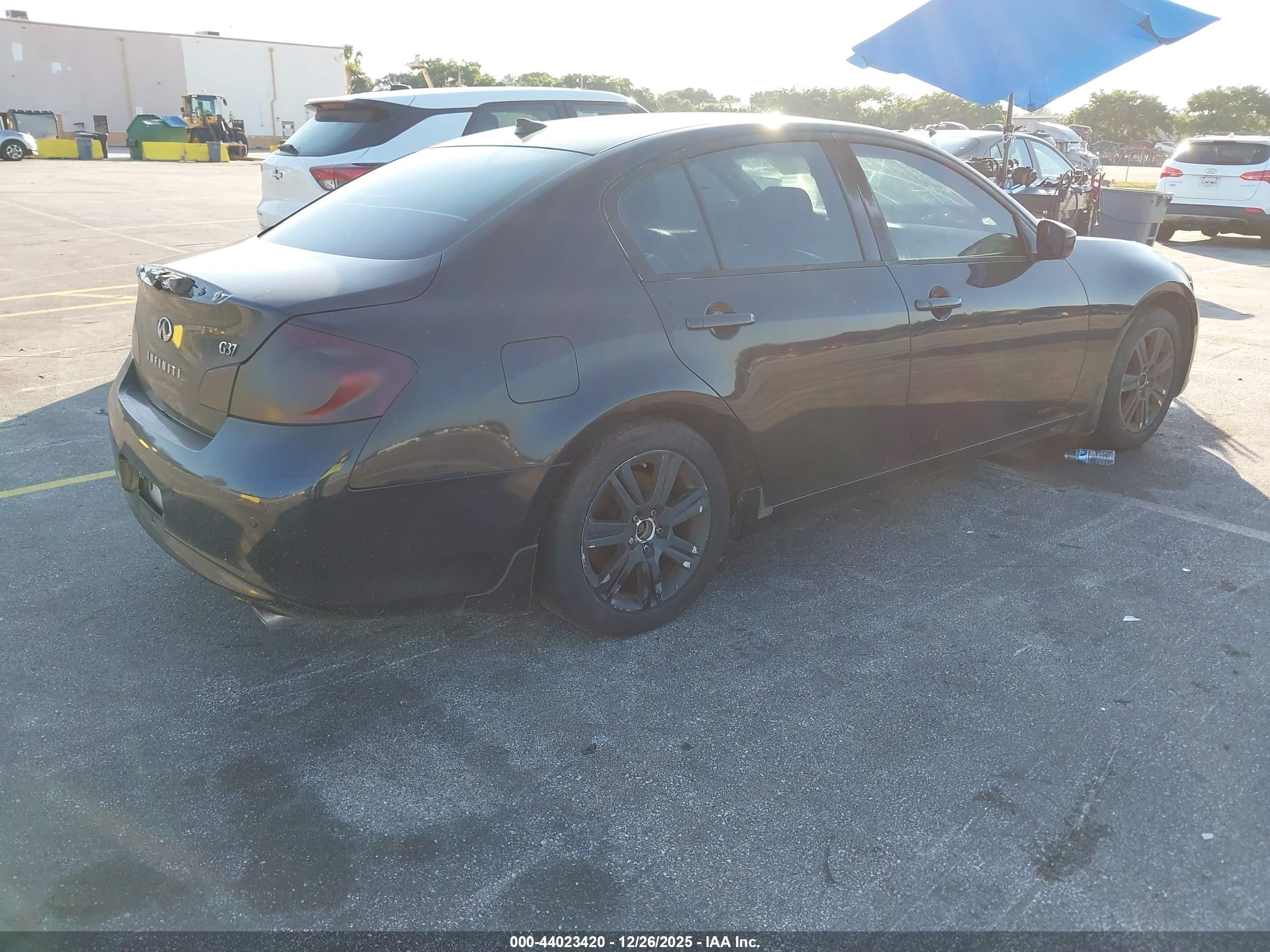 INFINITI G37 image 4