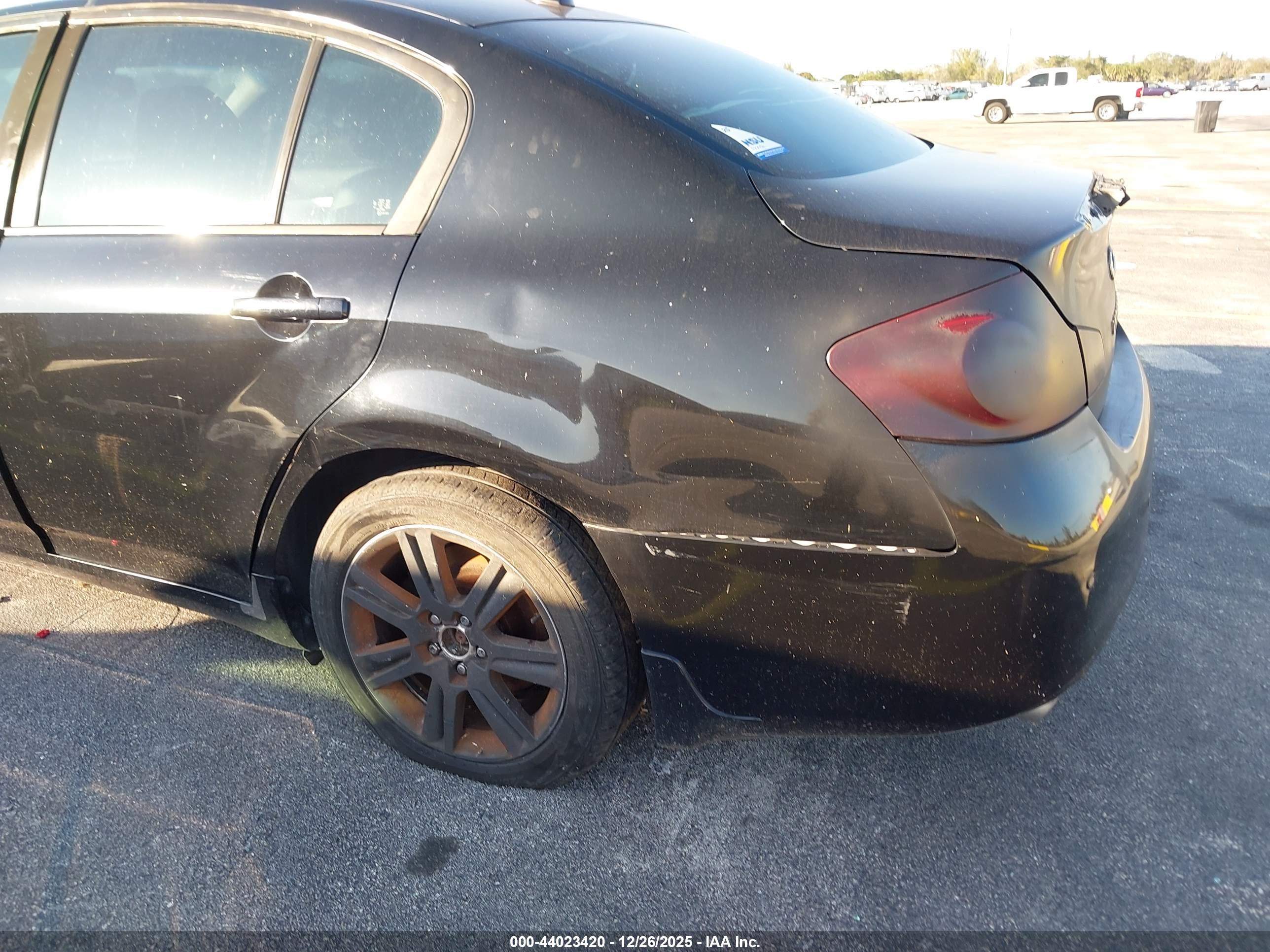 INFINITI G37 image 6