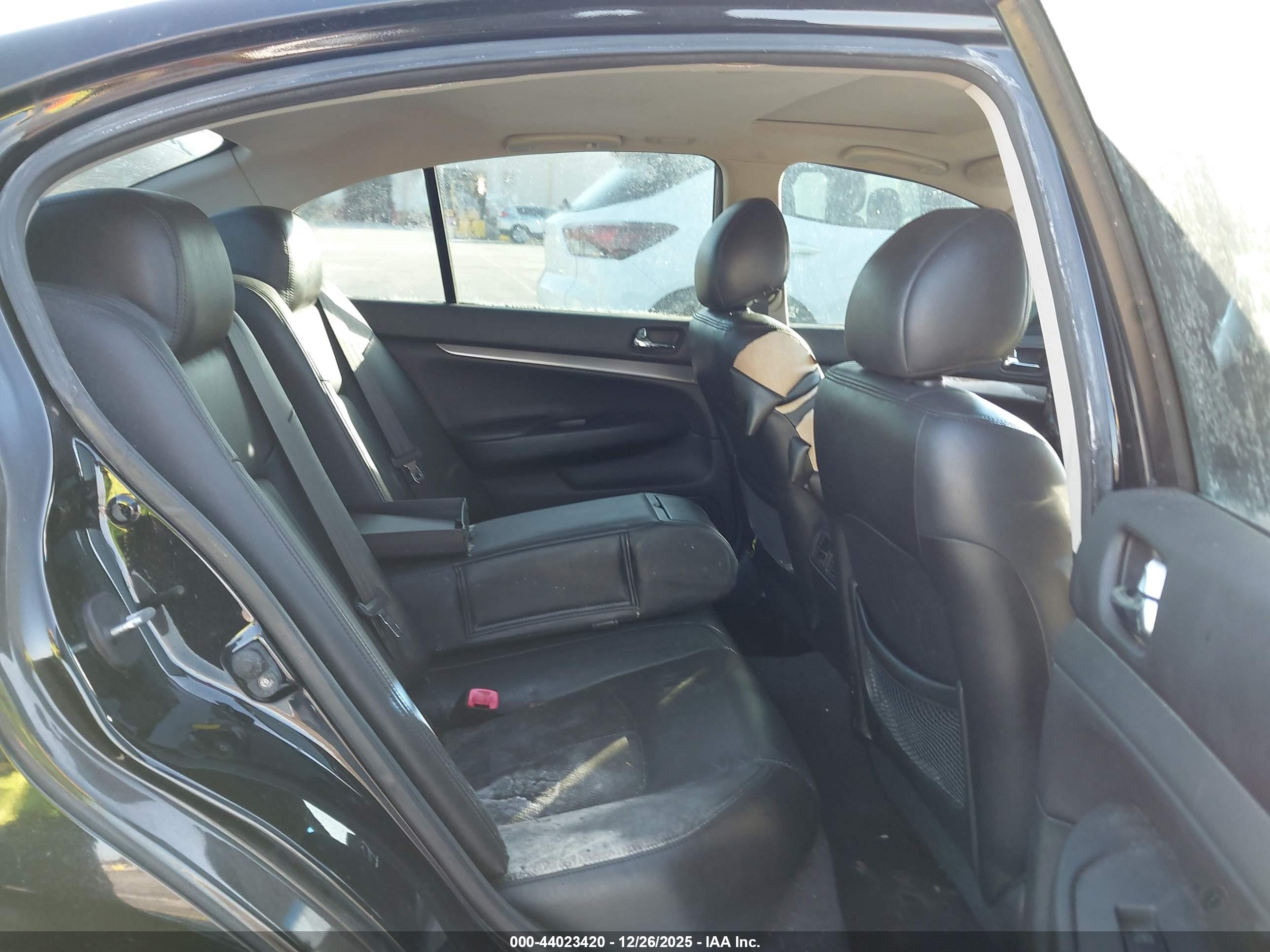 INFINITI G37 image 8