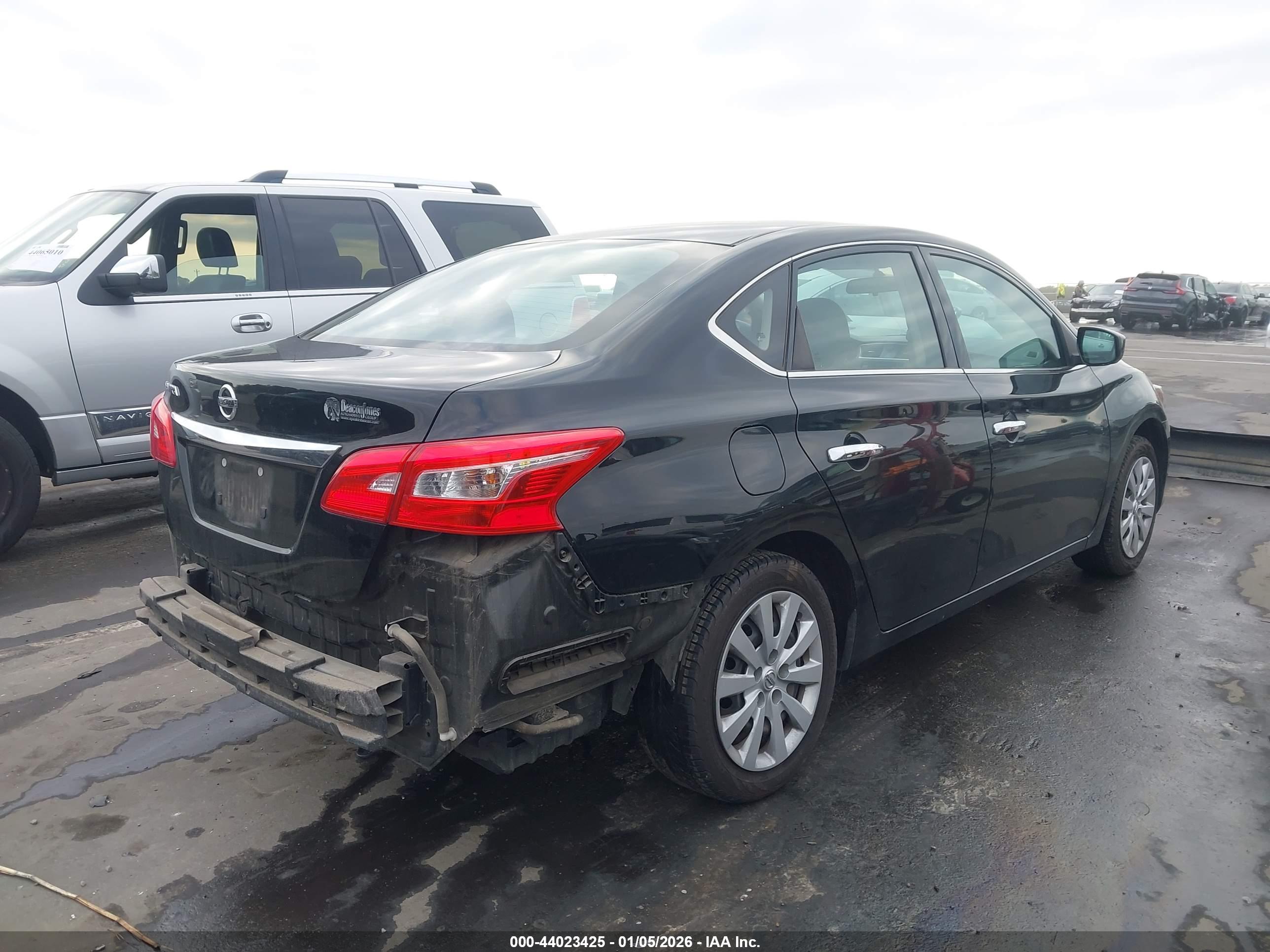 NISSAN SENTRA image 4