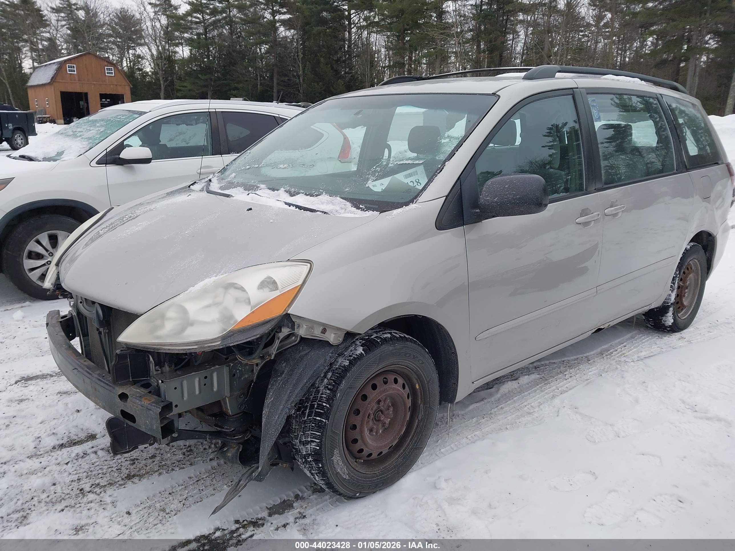 TOYOTA SIENNA image 2