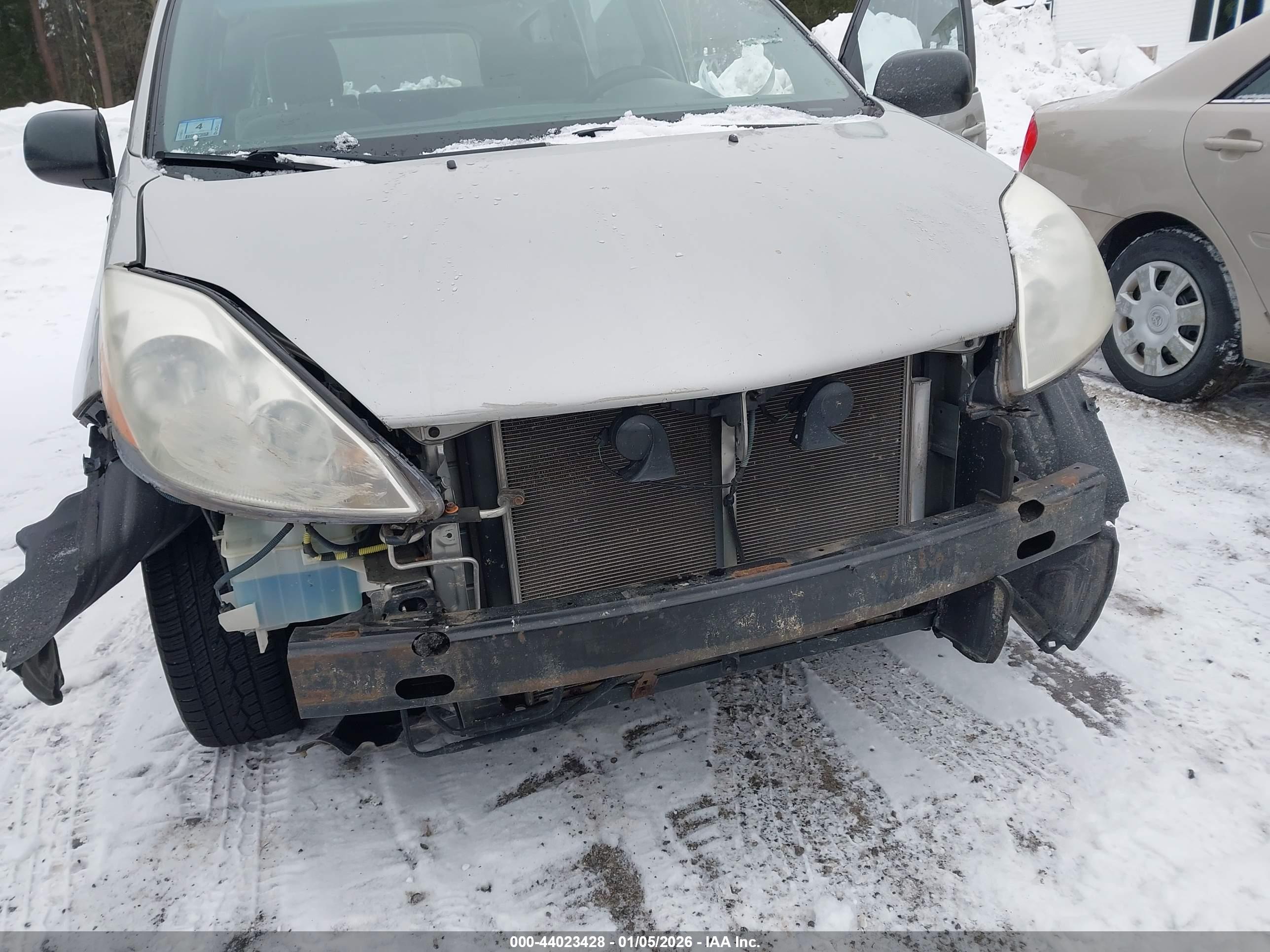 TOYOTA SIENNA image 6