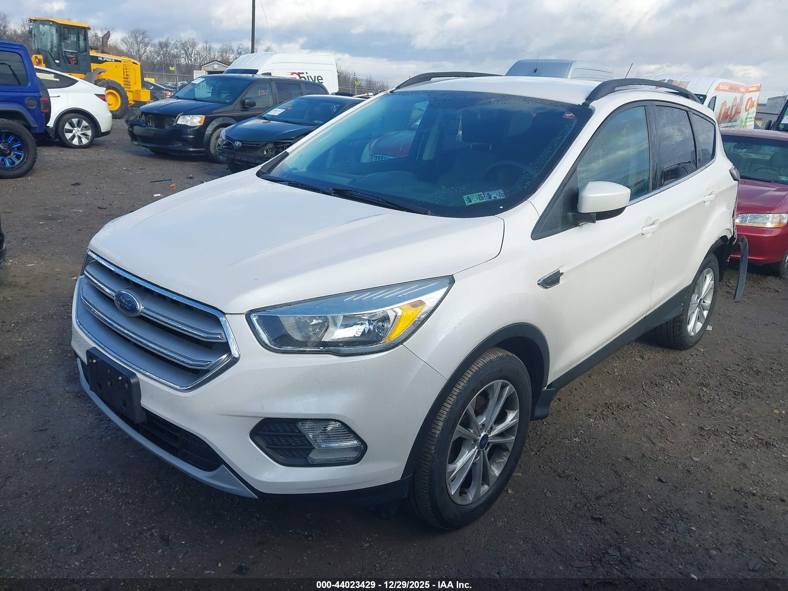 FORD ESCAPE image 2