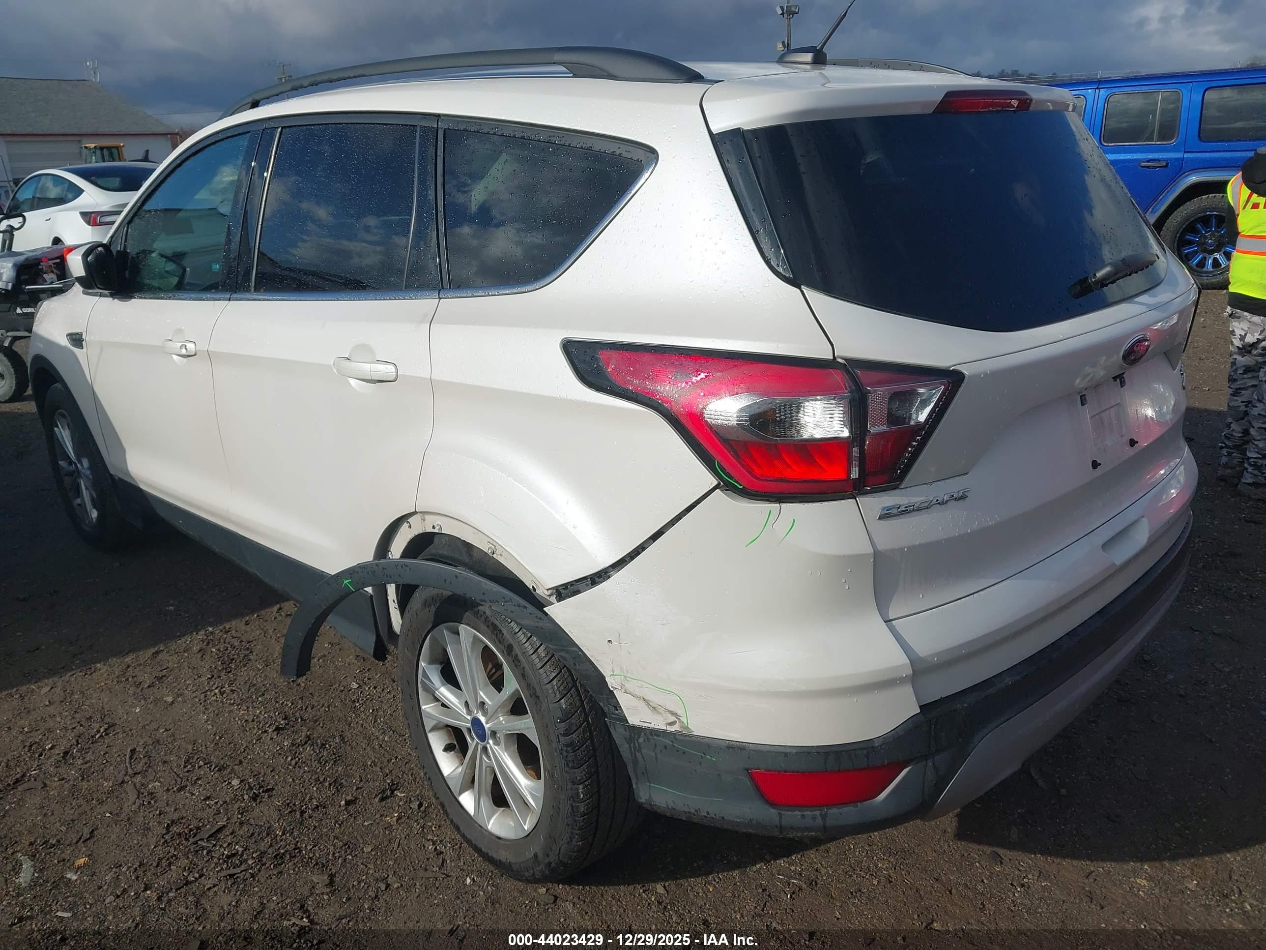 FORD ESCAPE image 3