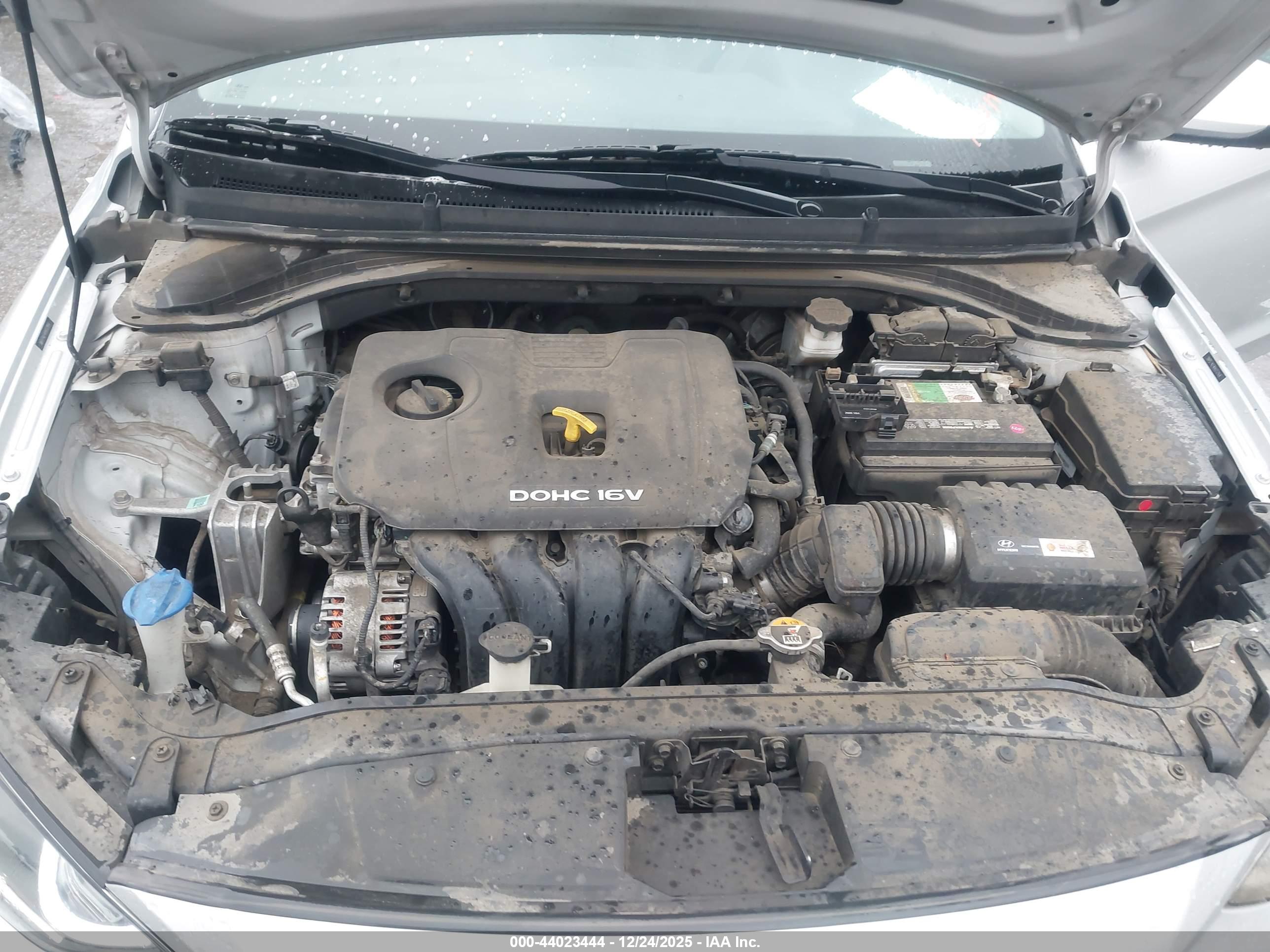 HYUNDAI ELANTRA image 10
