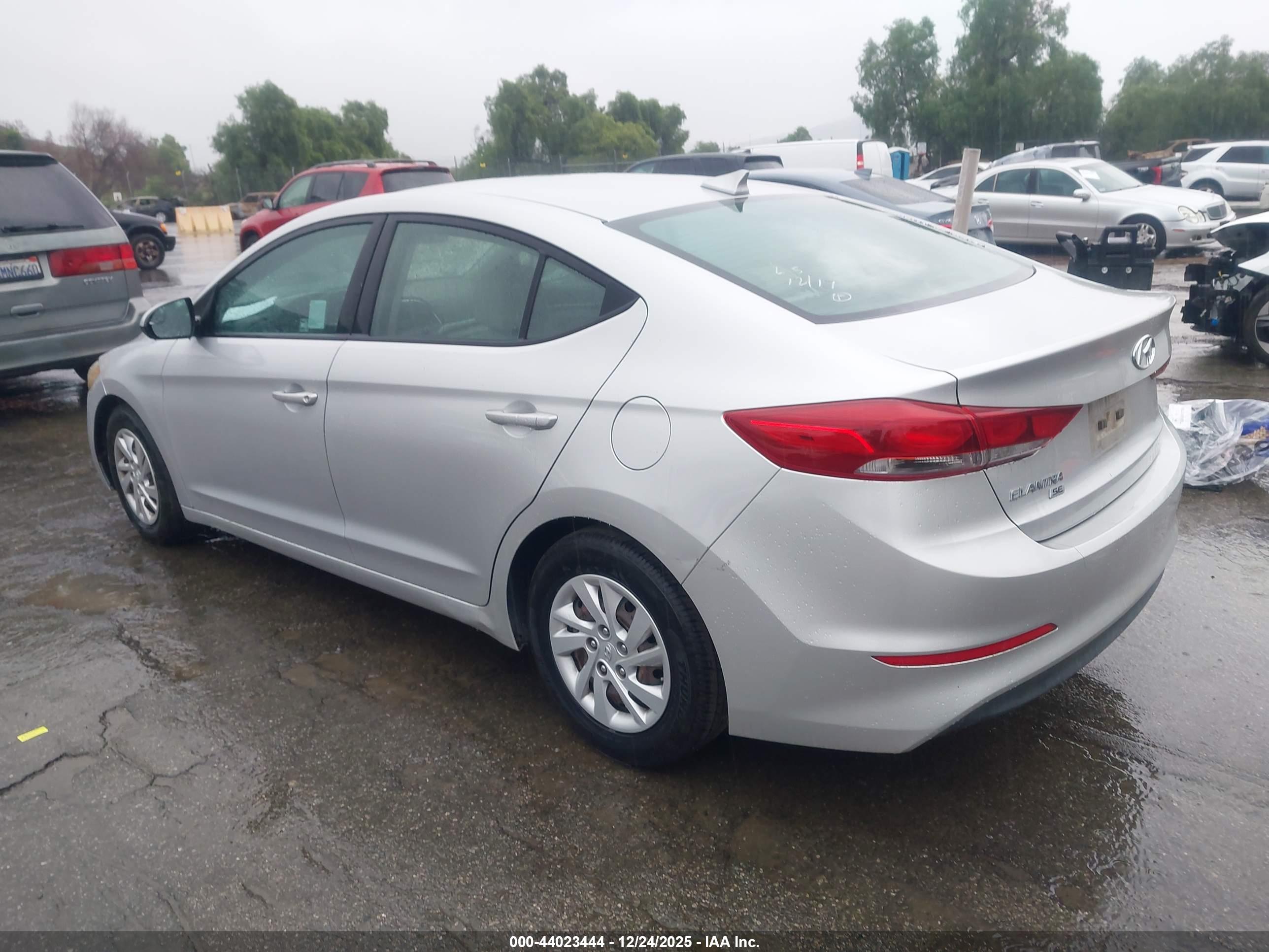 HYUNDAI ELANTRA image 3