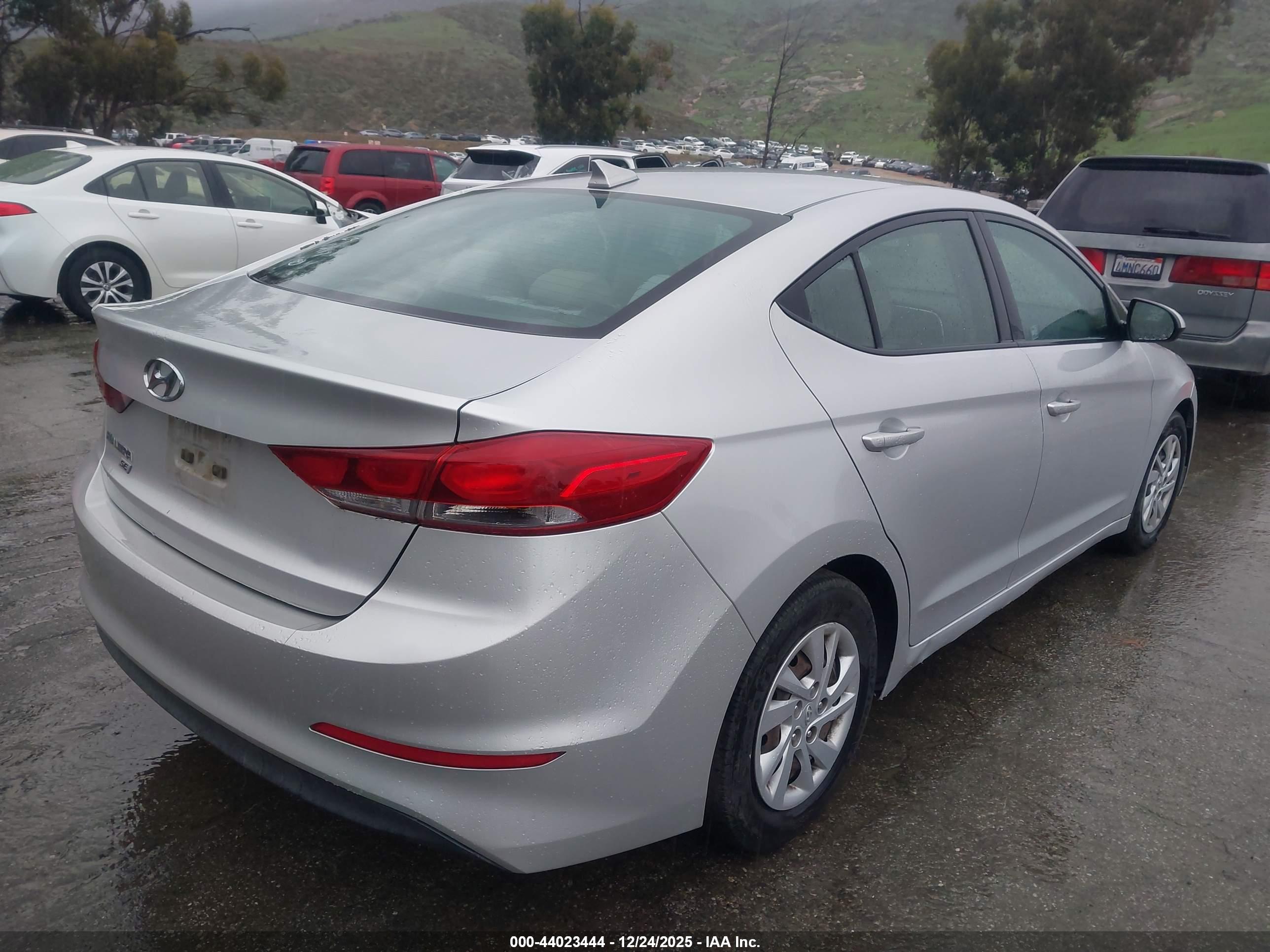 HYUNDAI ELANTRA image 4
