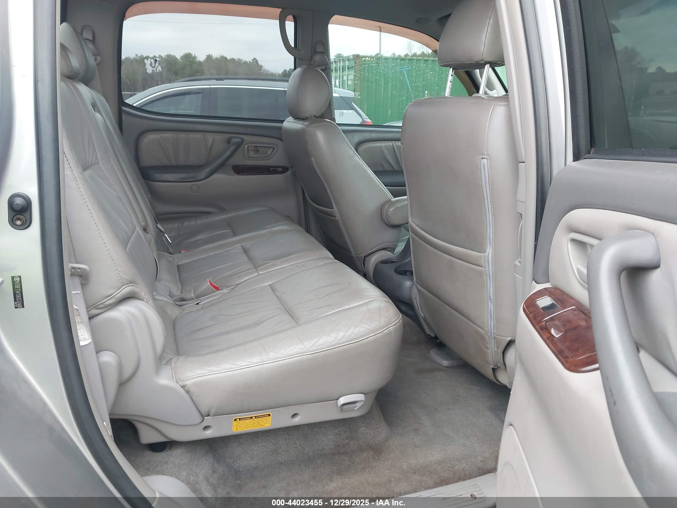 TOYOTA TUNDRA image 8