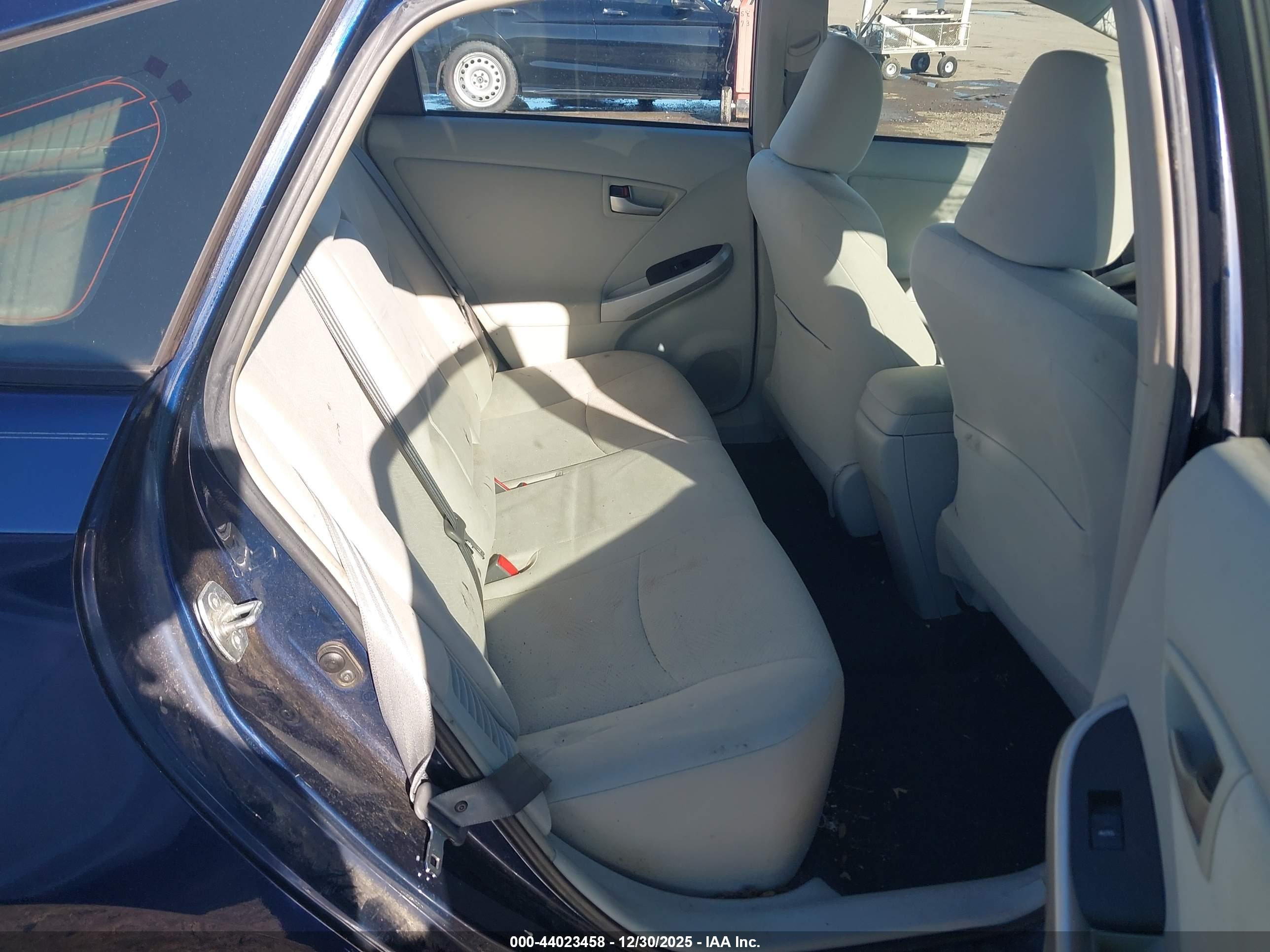 TOYOTA PRIUS image 8