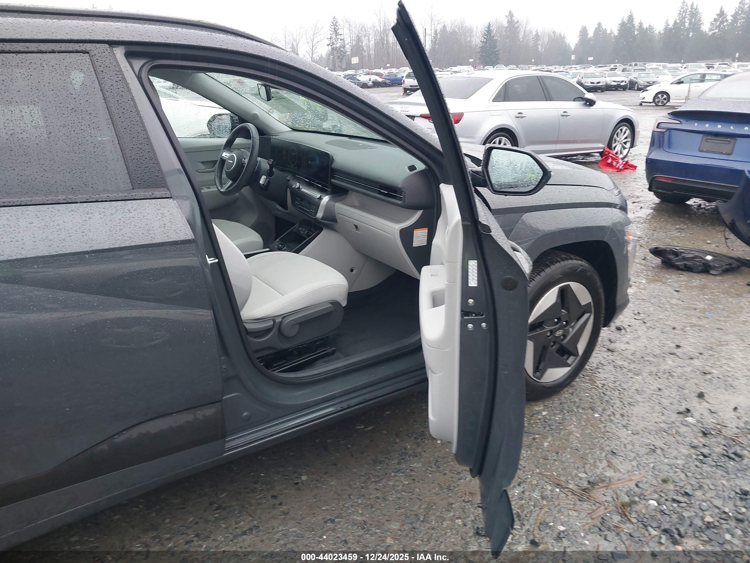 HYUNDAI KONA image 5