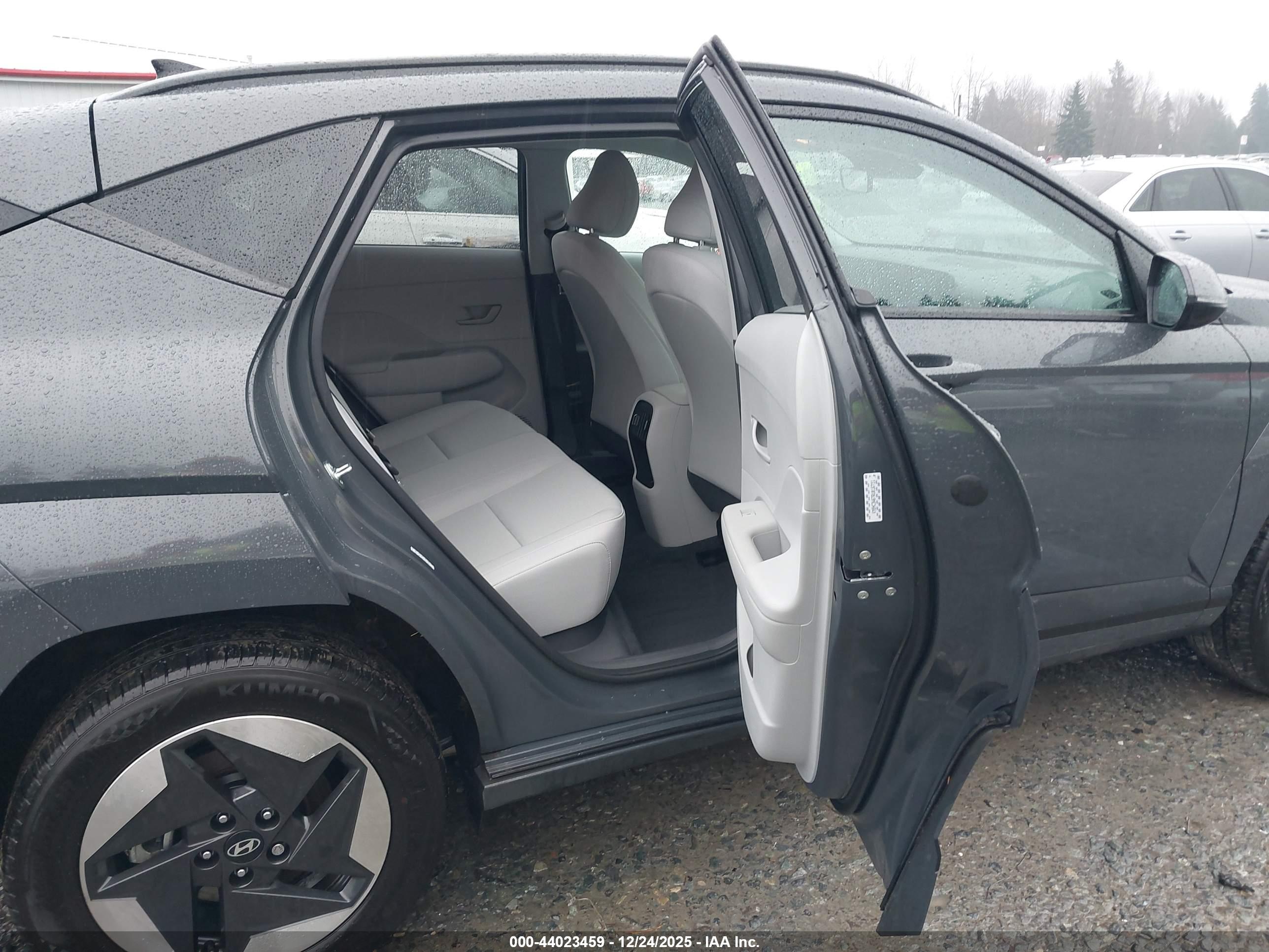 HYUNDAI KONA image 8